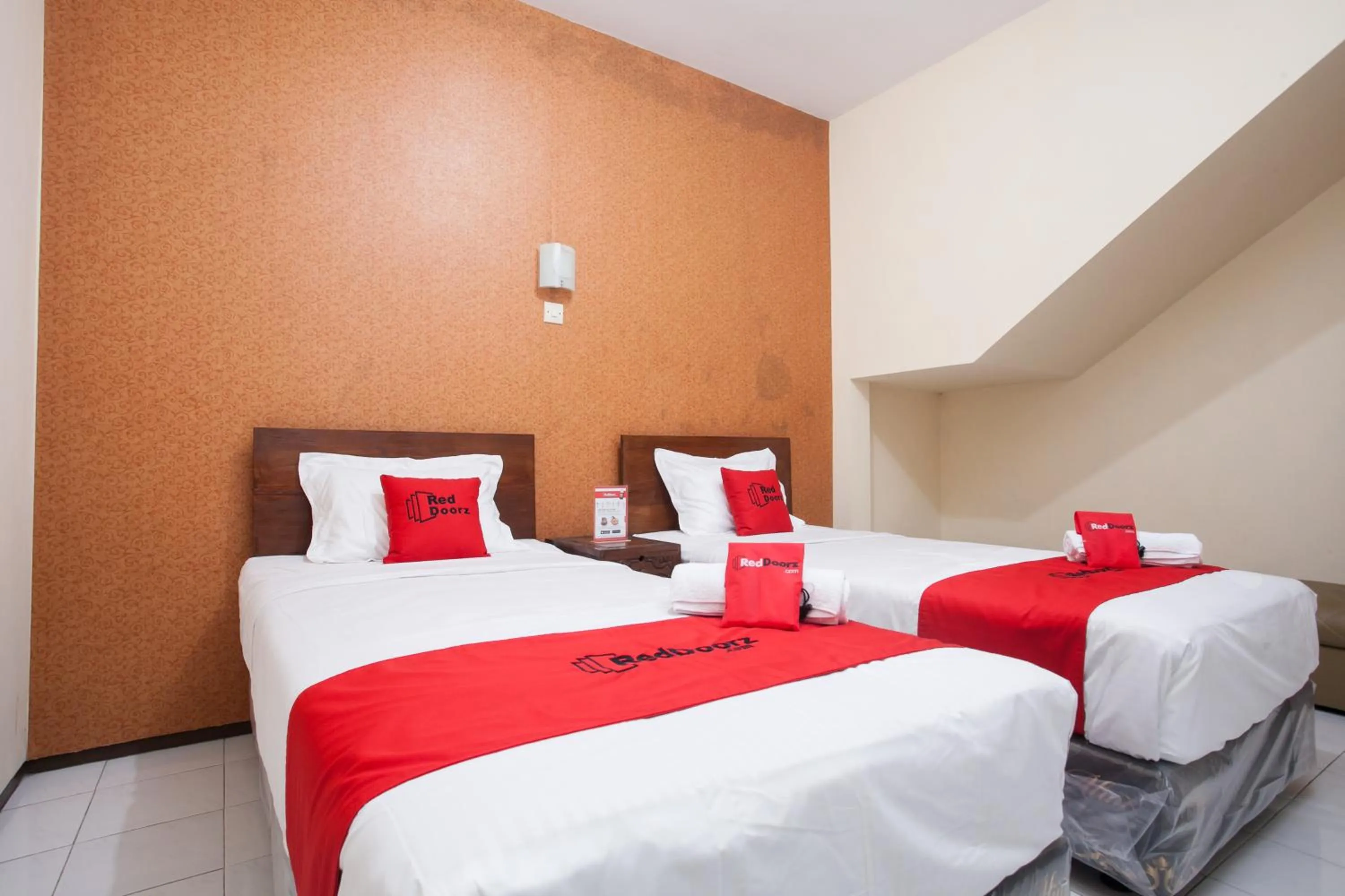 Twin Room in RedDoorz near Brawijaya University