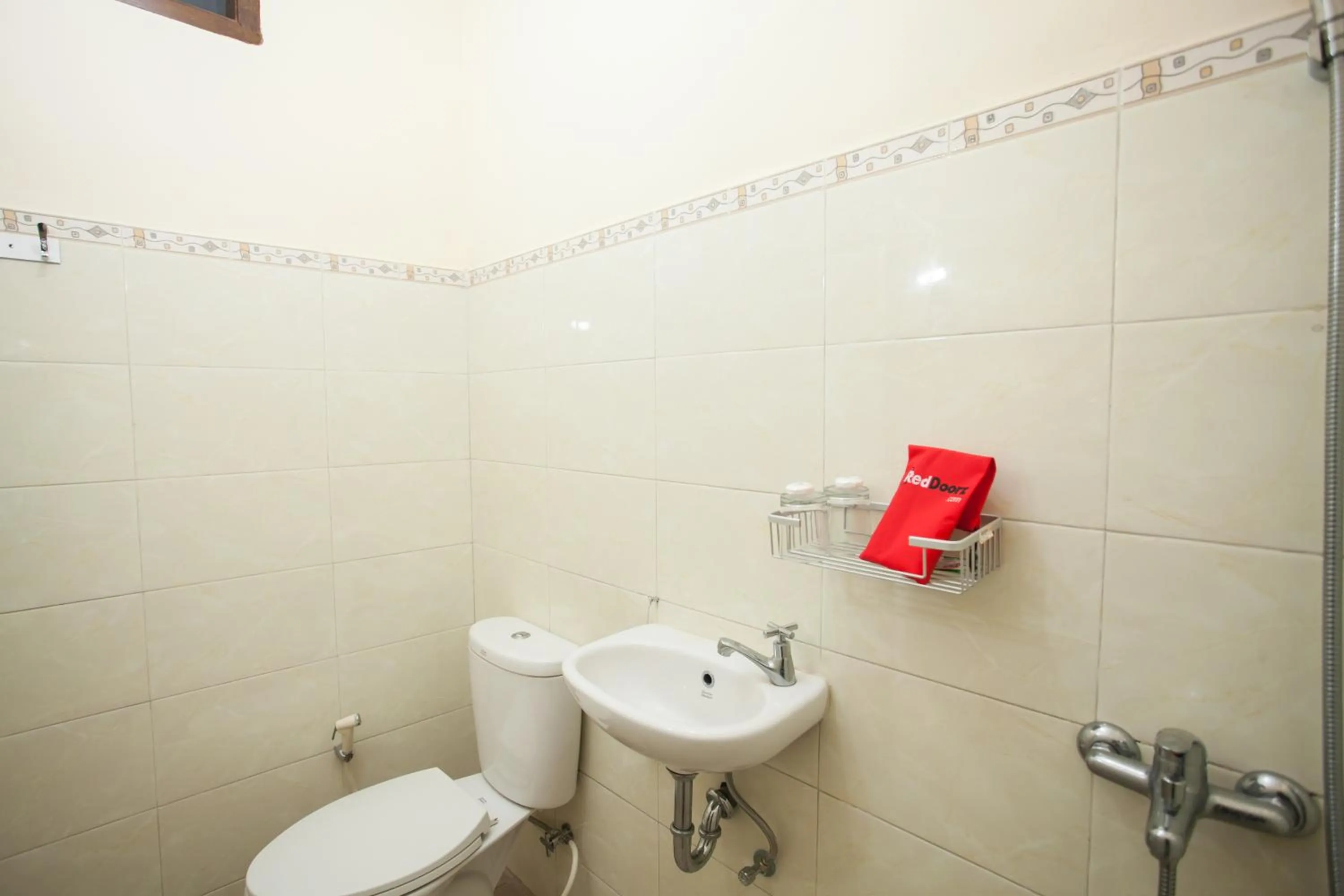 Bathroom in RedDoorz near Brawijaya University