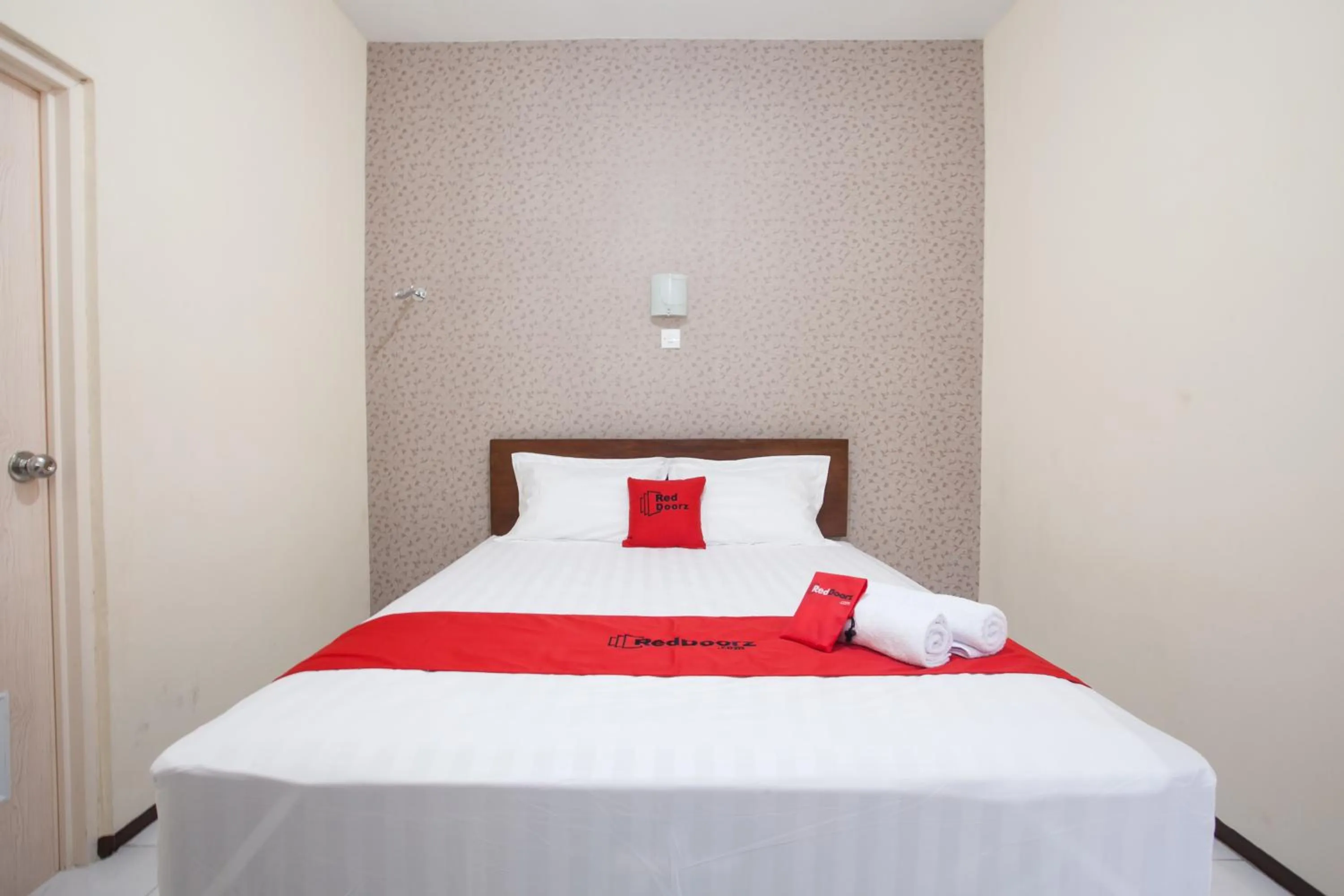 Bedroom in RedDoorz near Brawijaya University