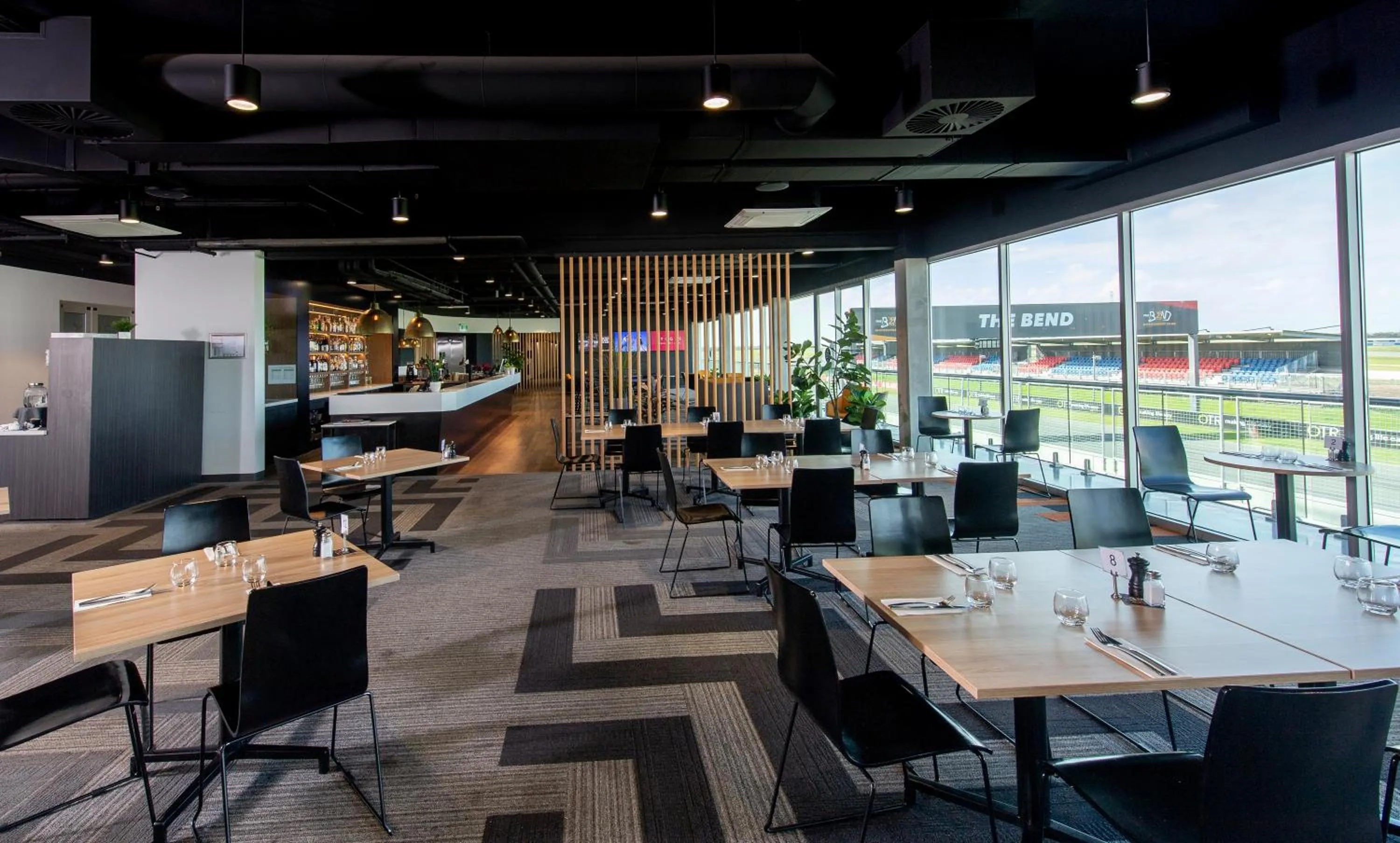 Restaurant/places to eat in Rydges Pit Lane