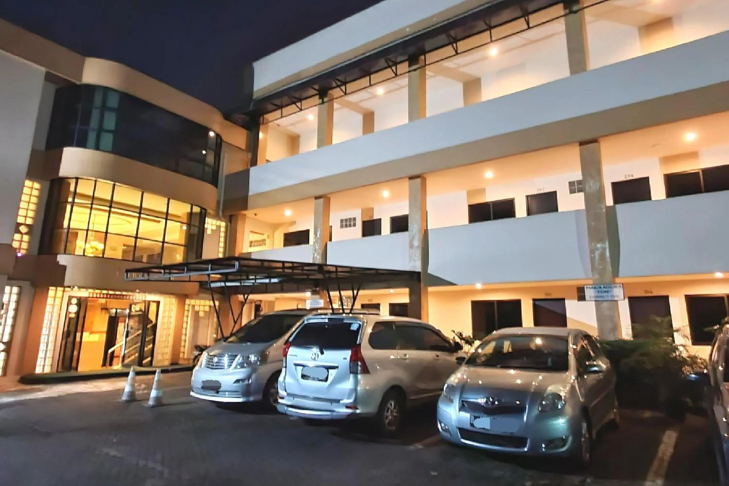 Property building in Jambrut Inn