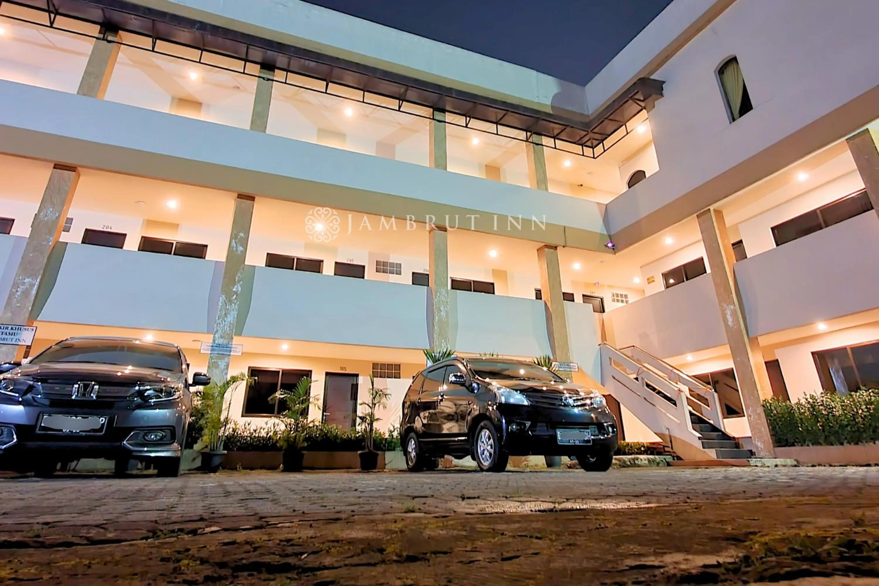 Property building in Jambrut Inn