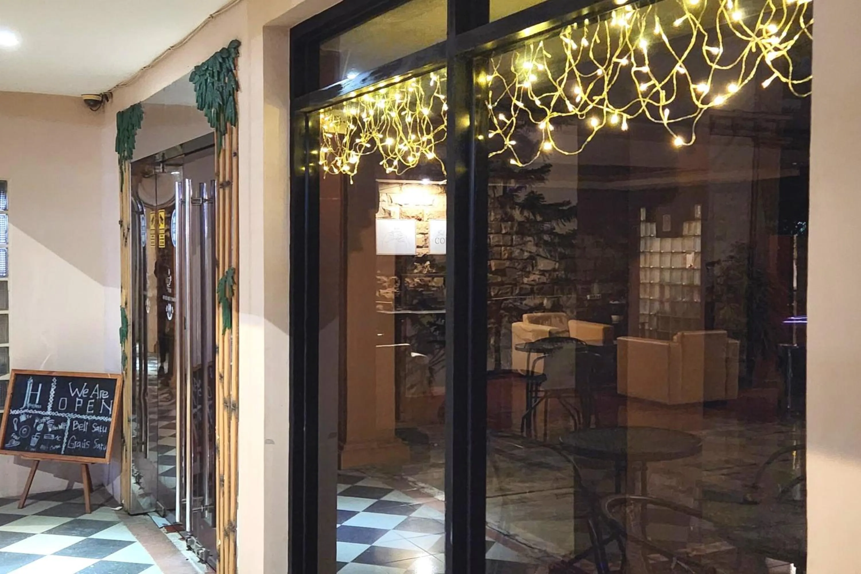 Restaurant/places to eat in Jambrut Inn