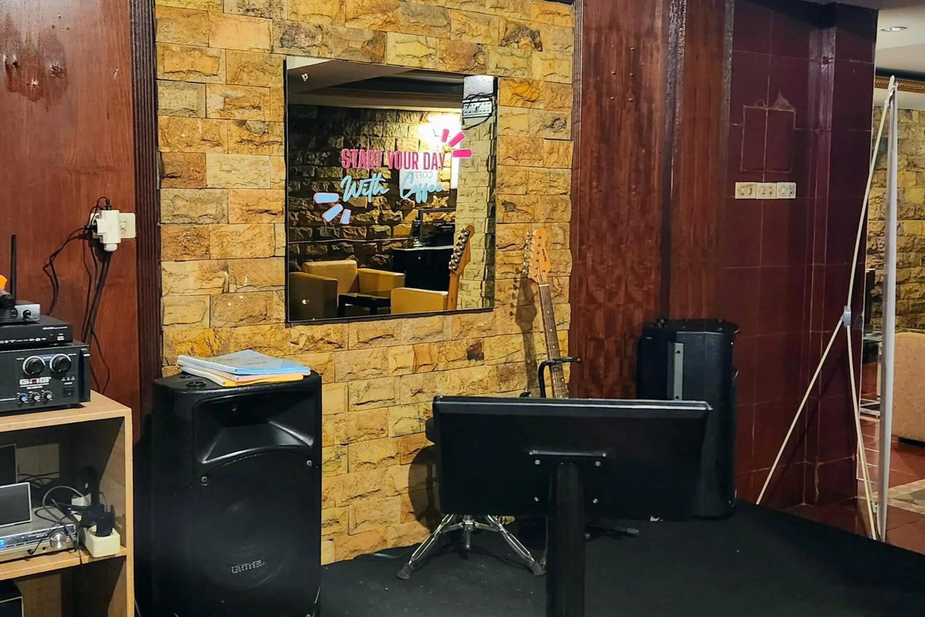 Area and facilities in Jambrut Inn