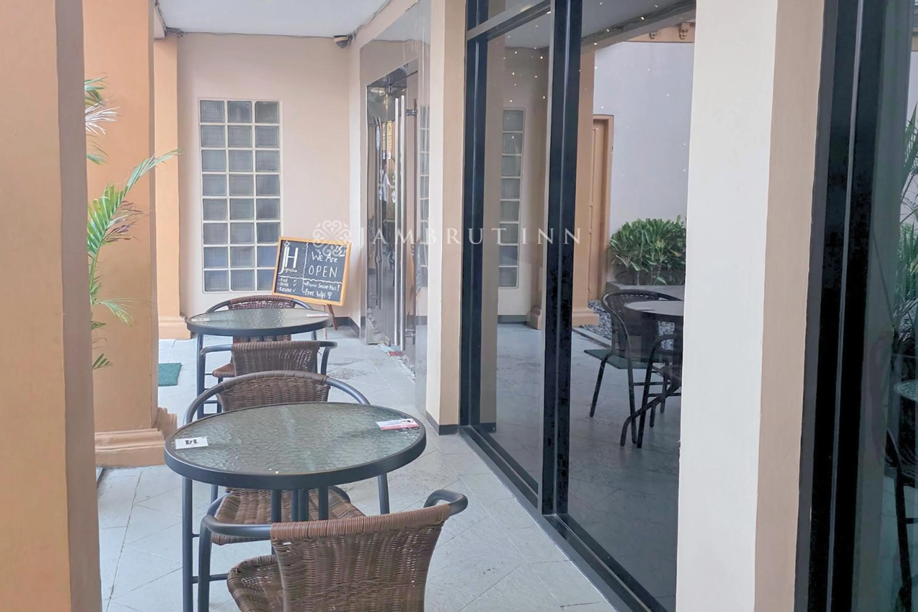 Seating area in Jambrut Inn