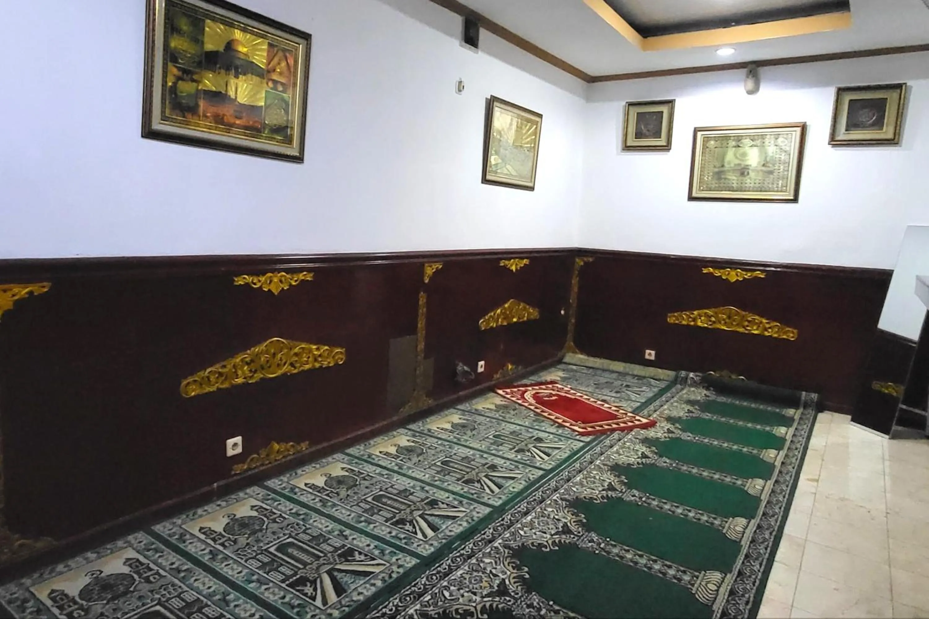 Lobby or reception, Bed in Jambrut Inn