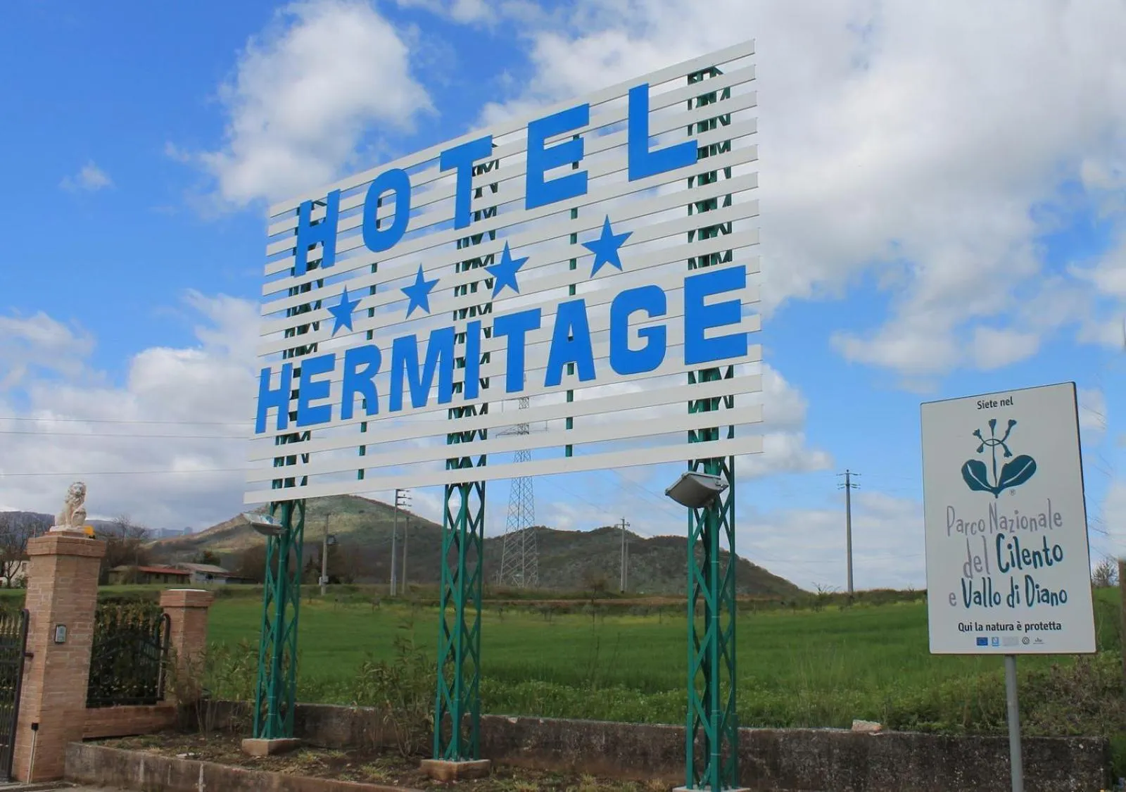 Property logo or sign in Hotel Hermitage