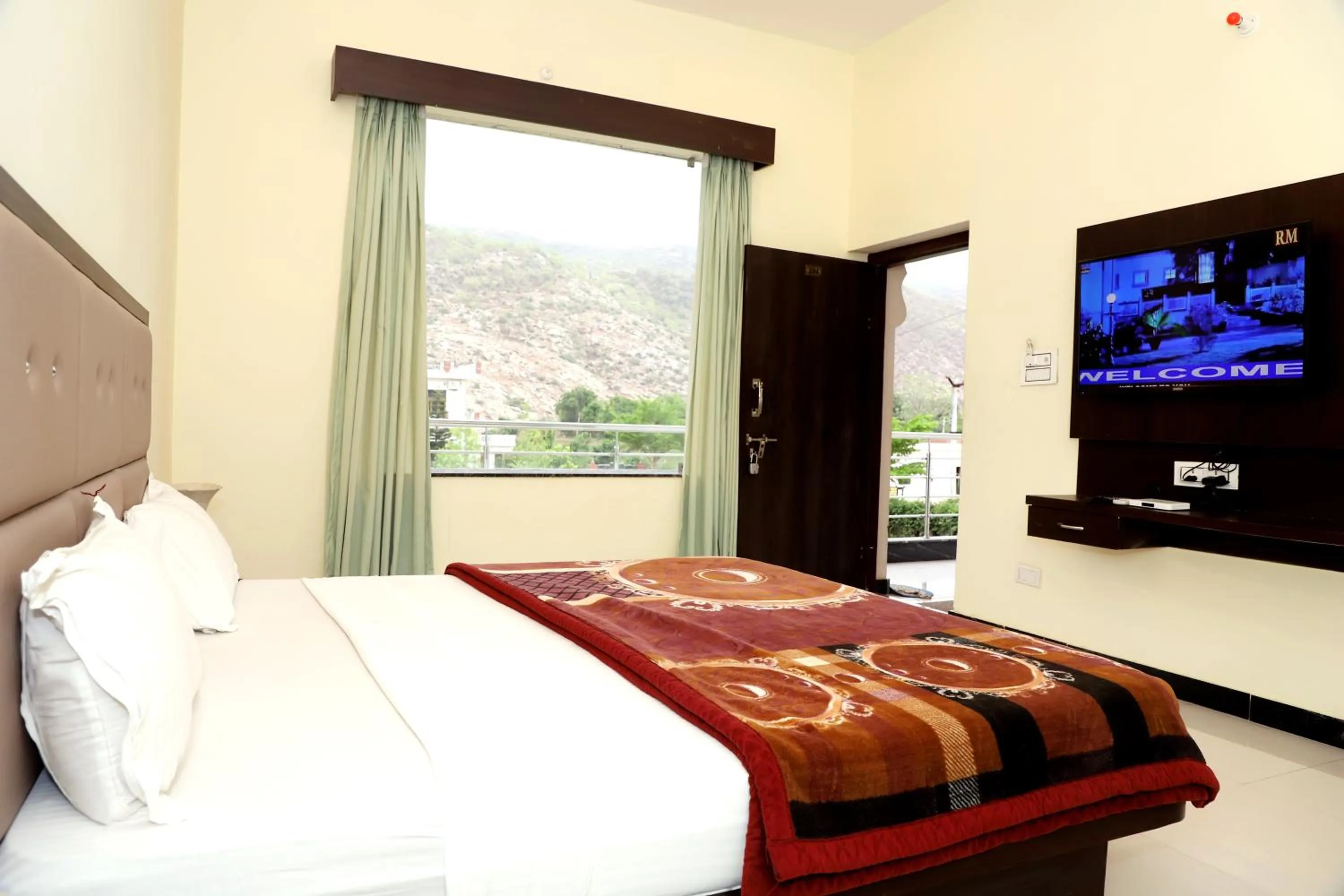 TV and multimedia in Aravali Hills Resort