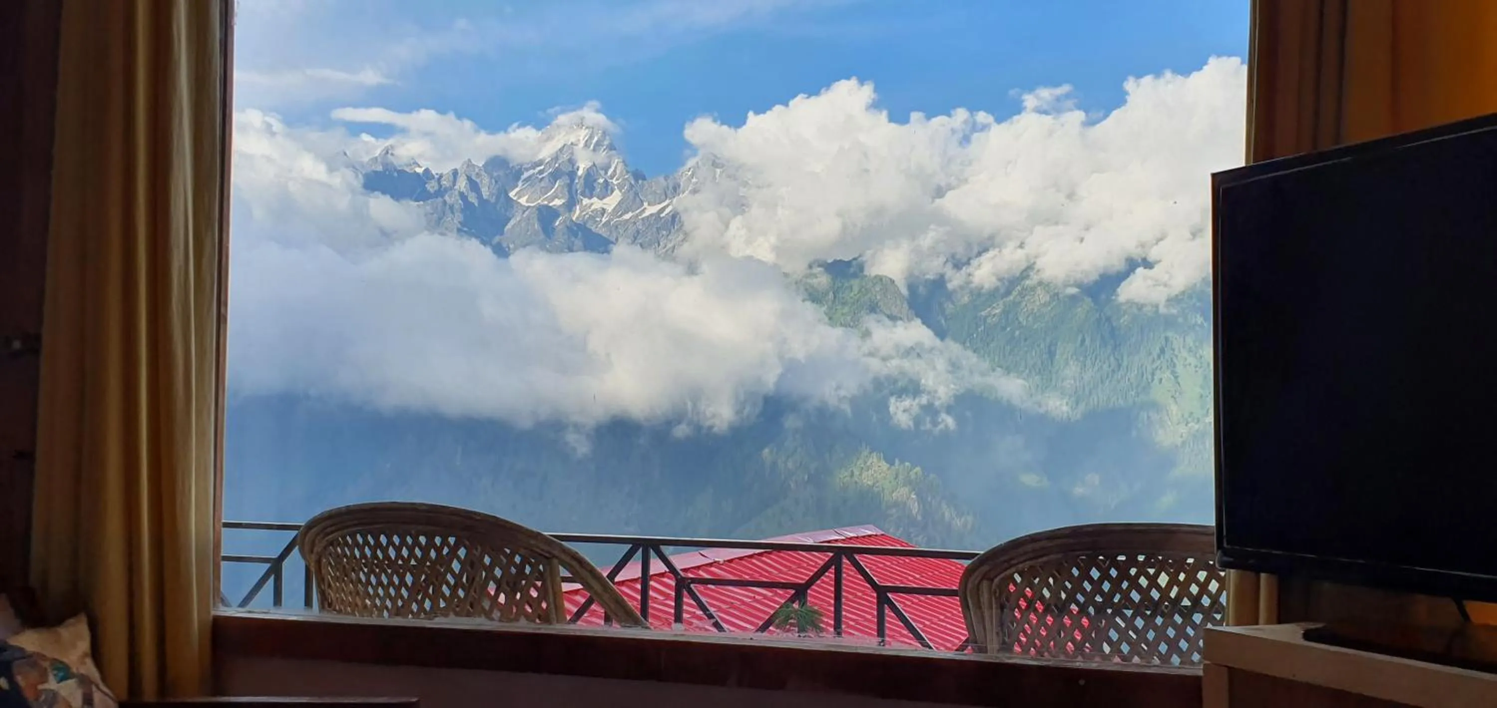 Natural landscape in Mountain Rover Auli Resort