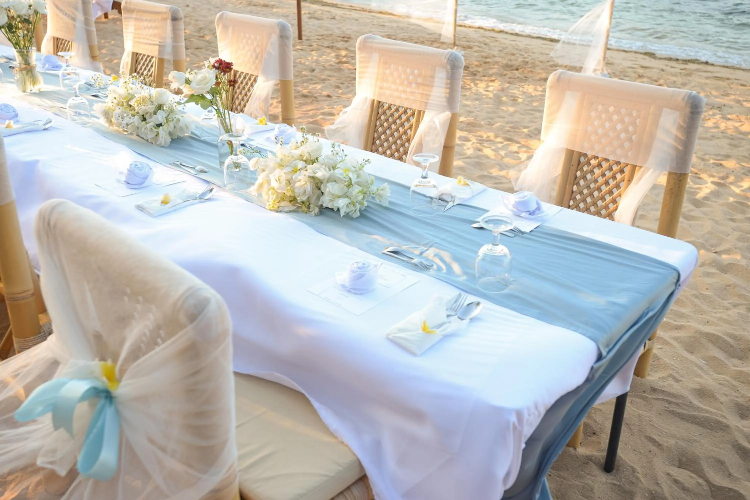 Restaurant/places to eat in The Seraya Resort Komodo