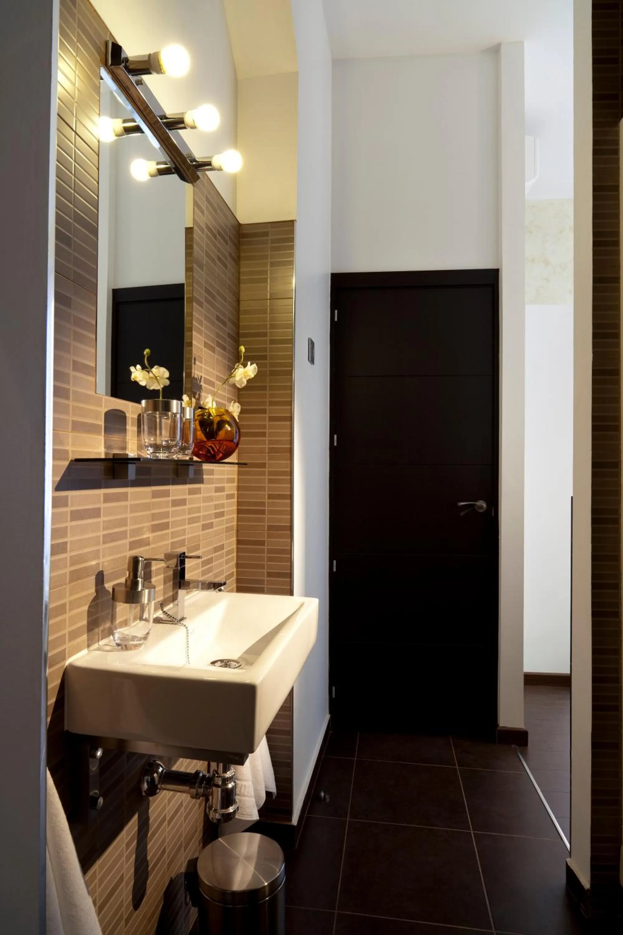 Bathroom in THC Latina Hostel