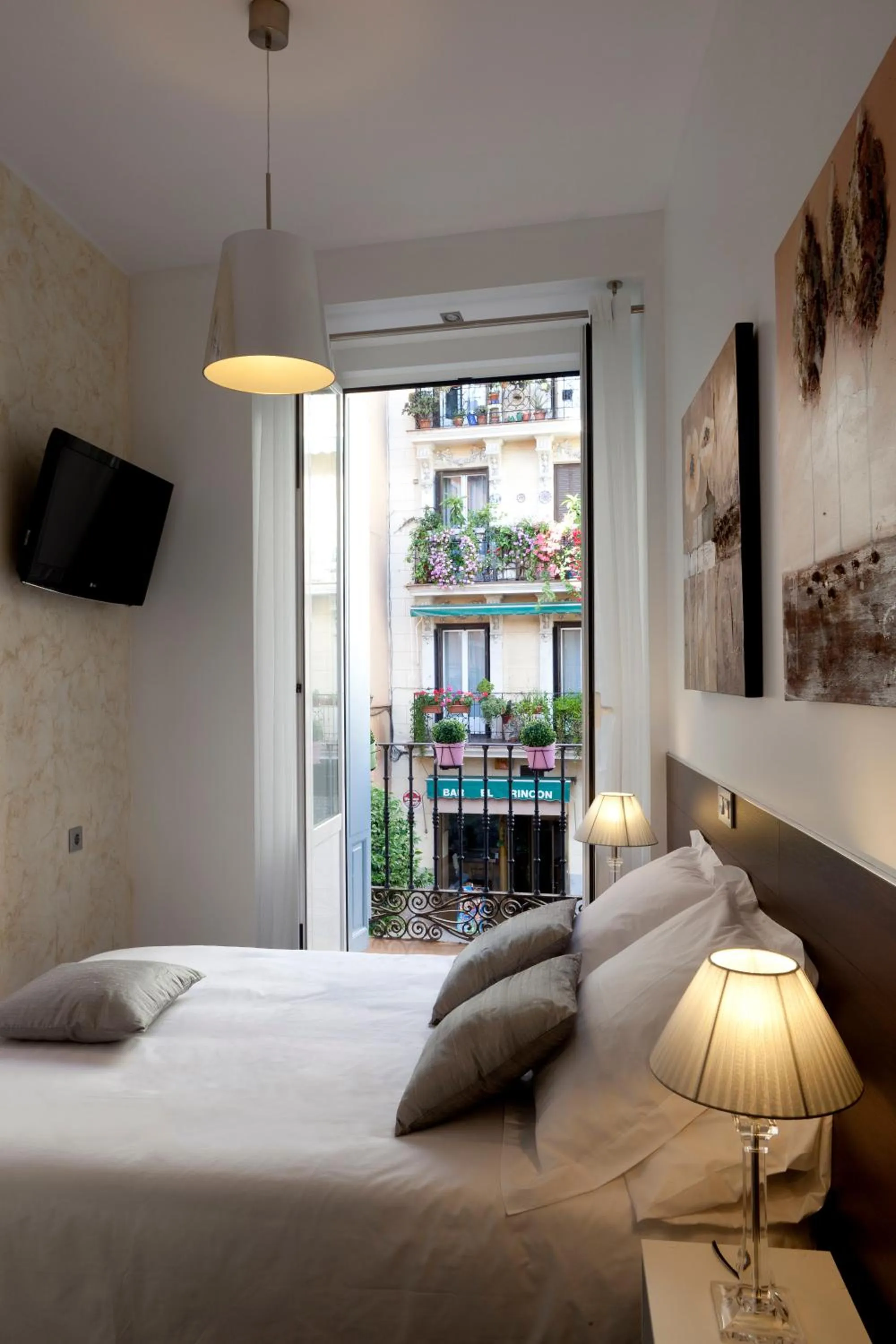 Bed in THC Latina Hostel