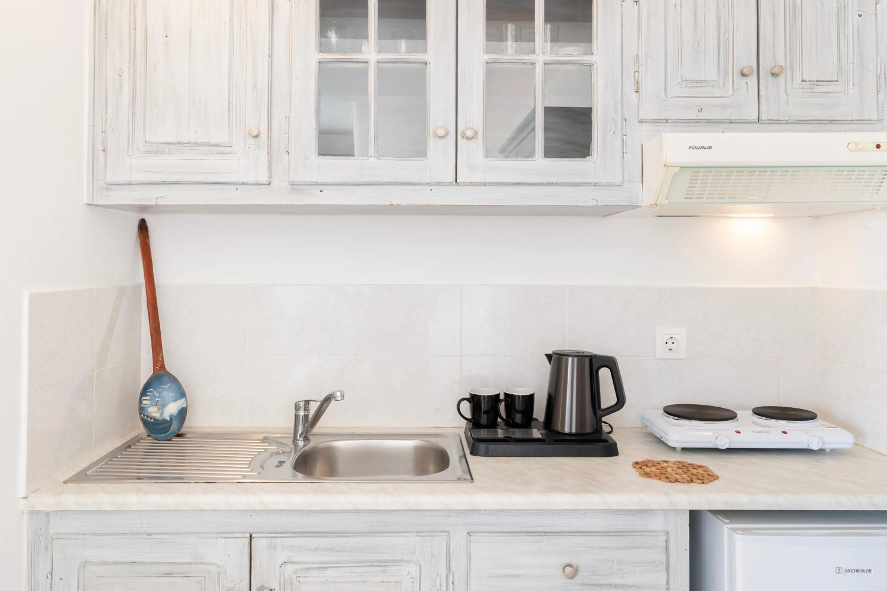 Kitchen or kitchenette in Vrachia Studios & Apartments