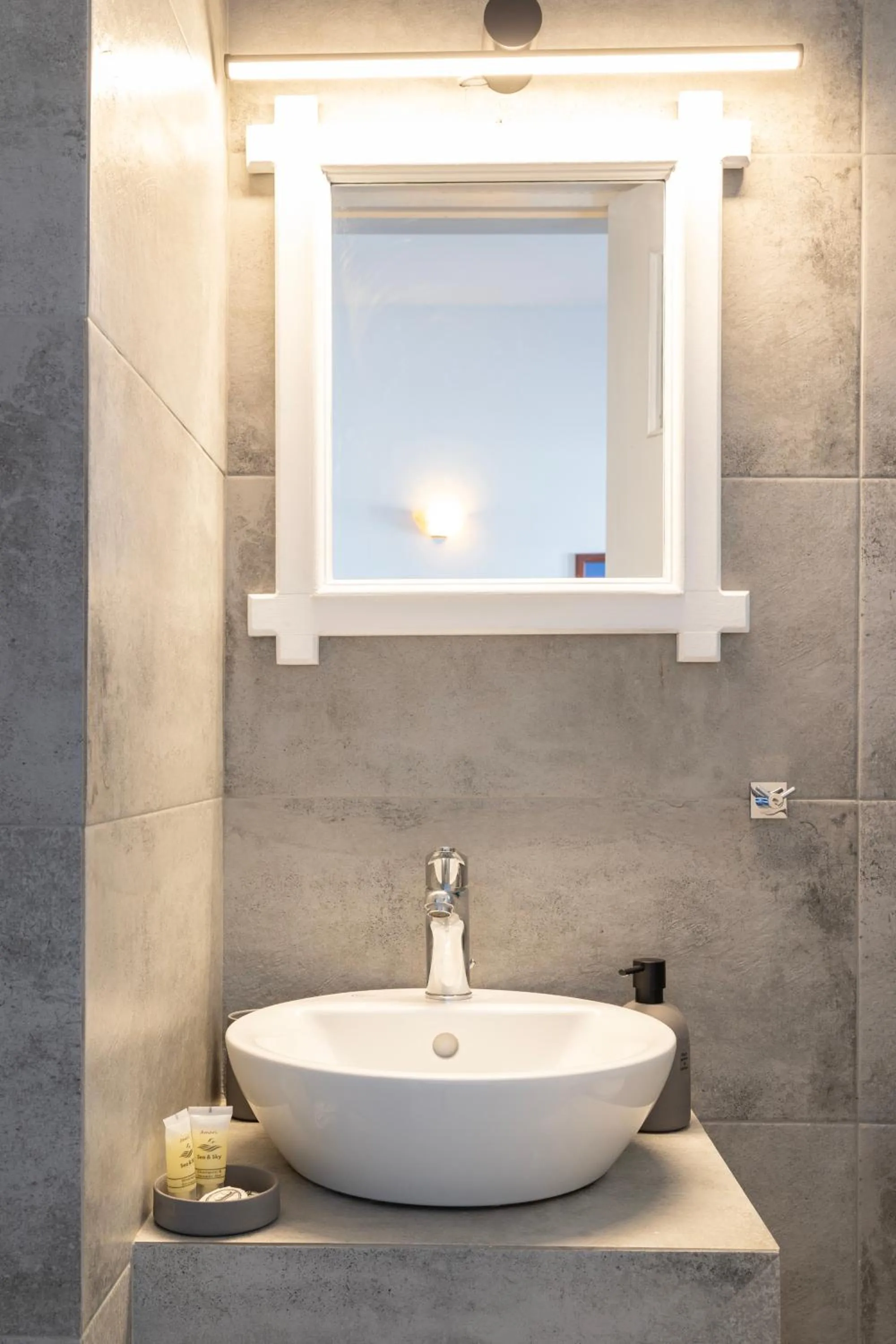 Bathroom in Vrachia Studios & Apartments