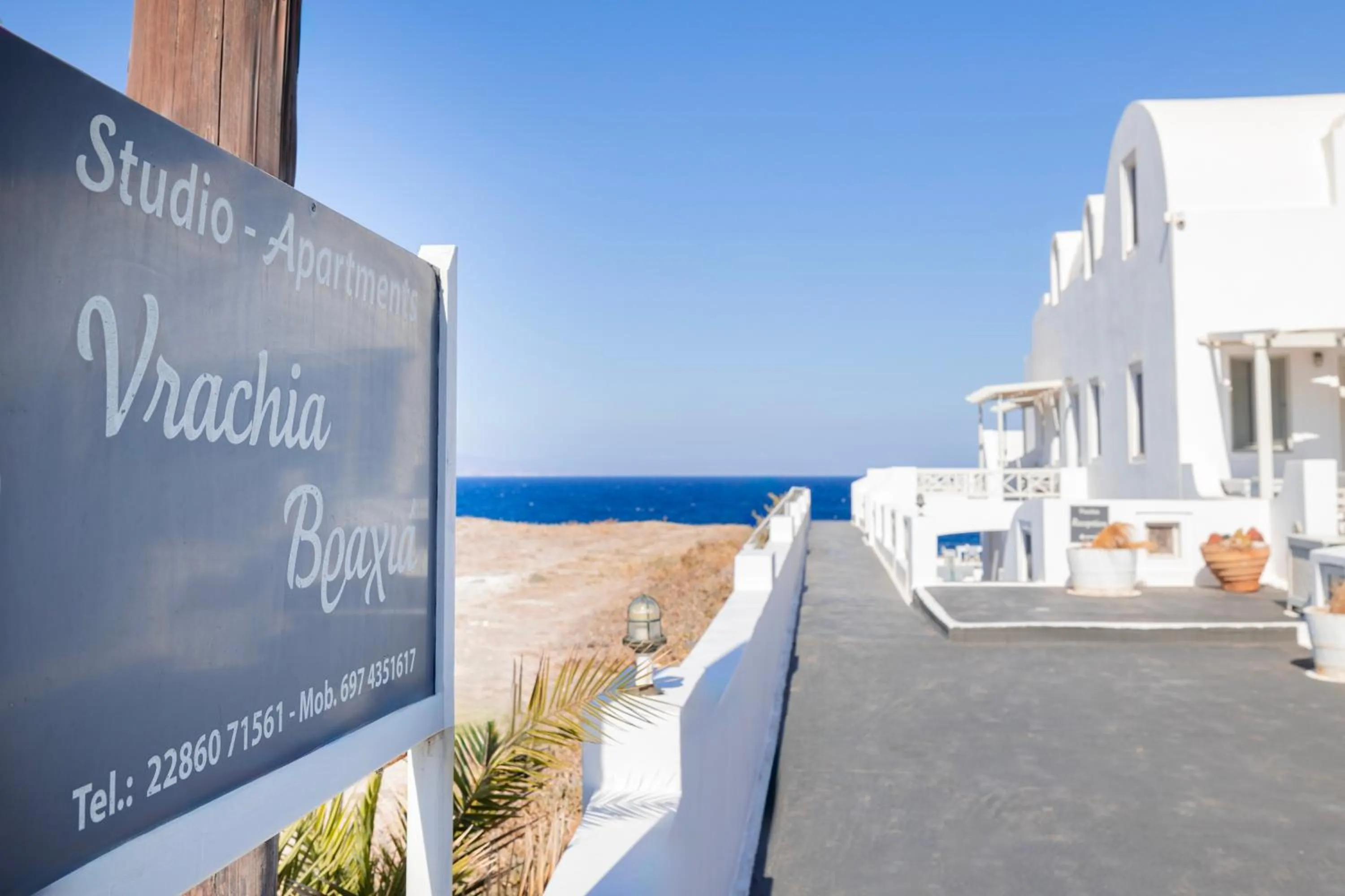 Facade/entrance in Vrachia Studios & Apartments