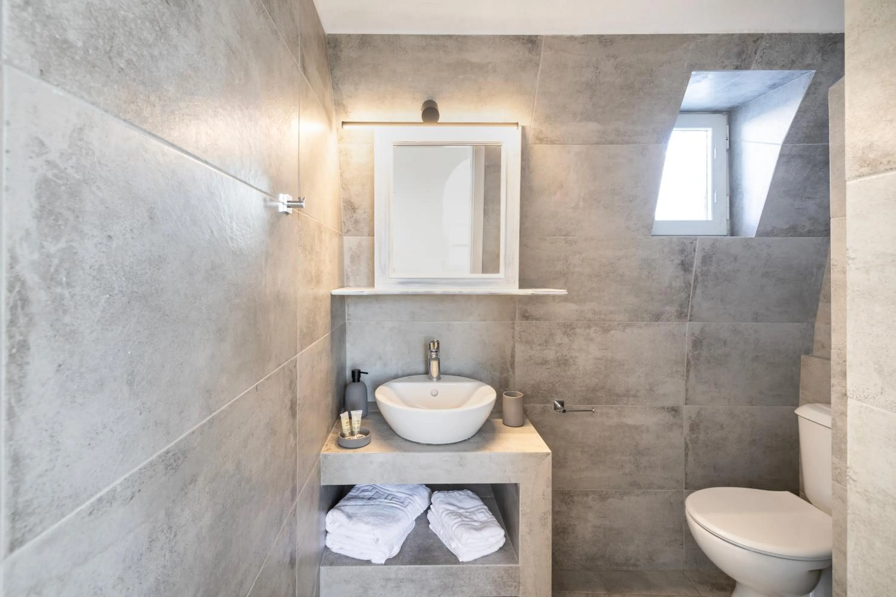 Bathroom in Vrachia Studios & Apartments