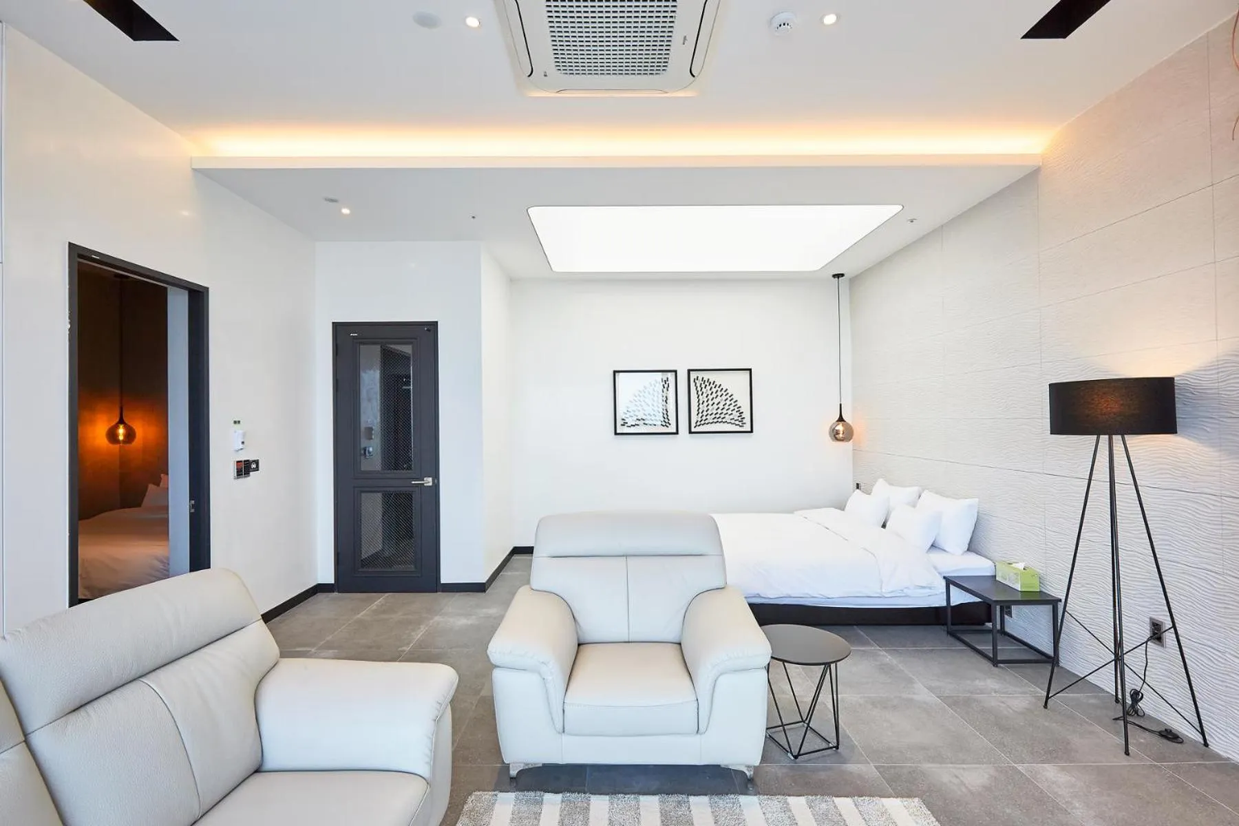 Living room, Bed in Hotel Laon