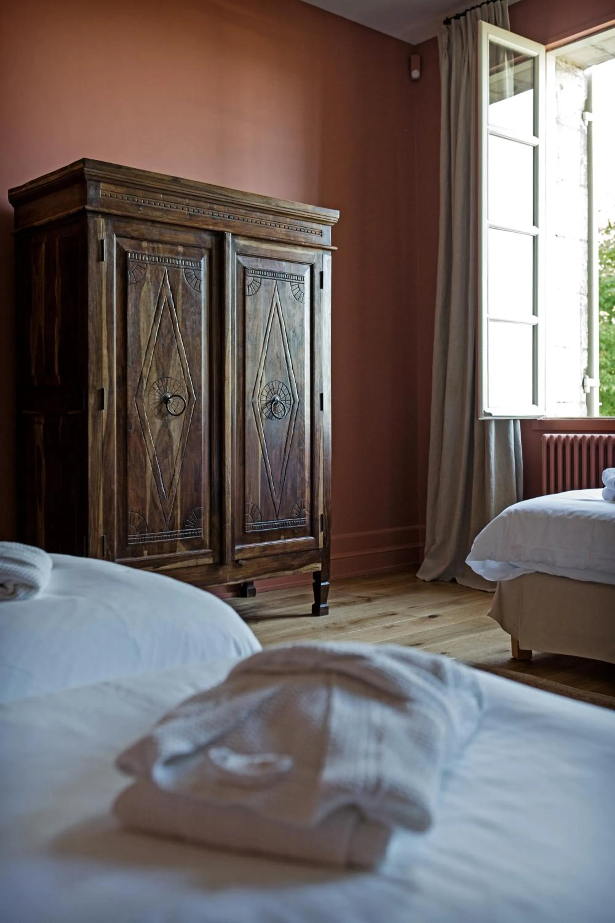 wardrobe, Bed in Le Relais de Franc Mayne Saint Emilion