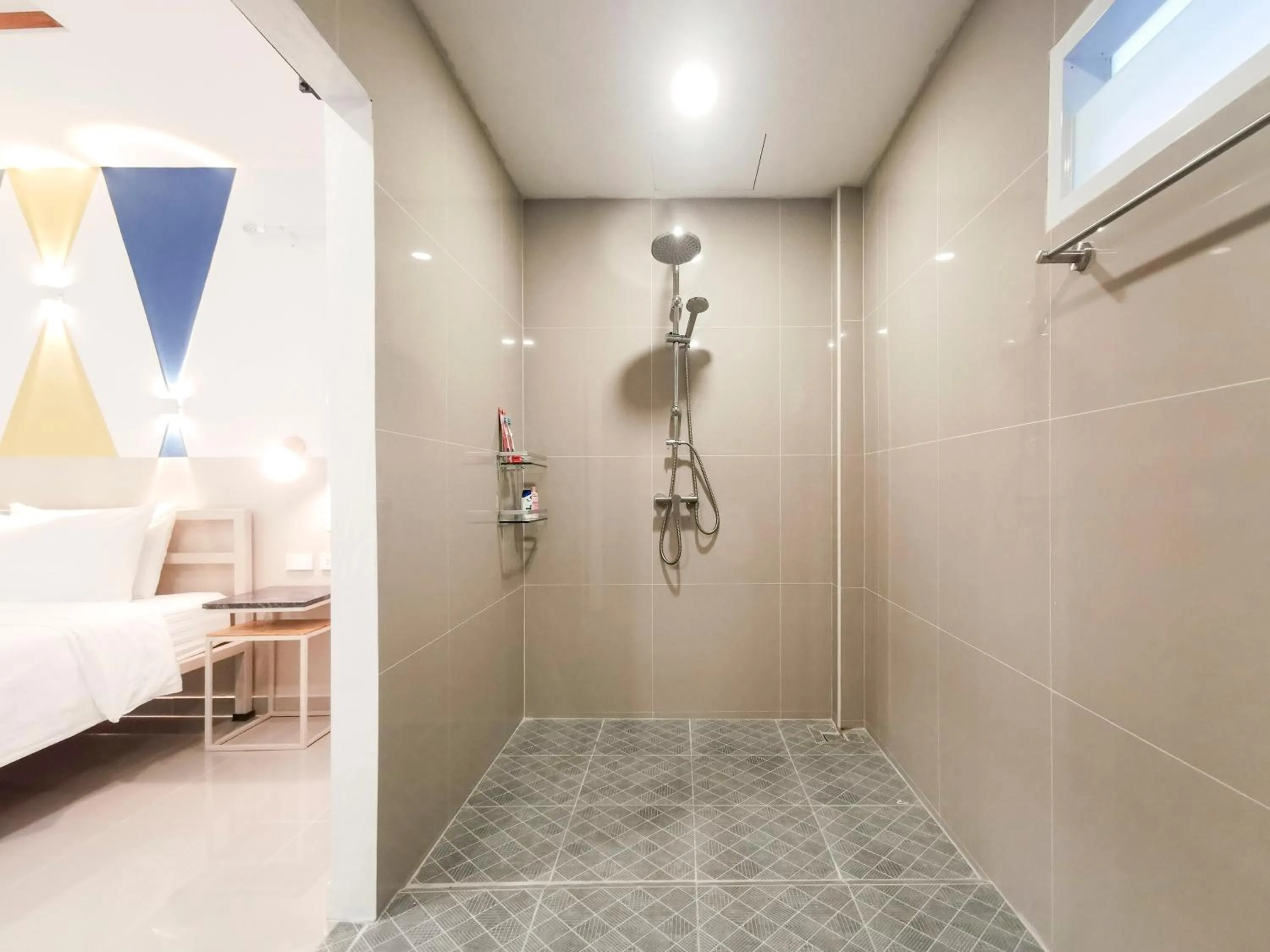 Shower in Thepprasit Cosy