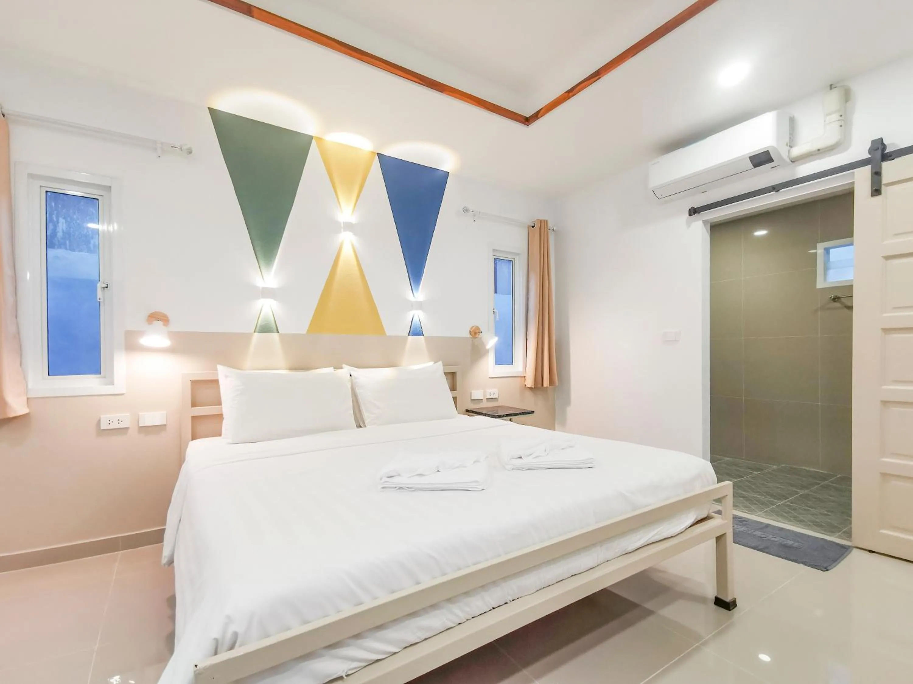 Shower, Bed in Thepprasit Cosy