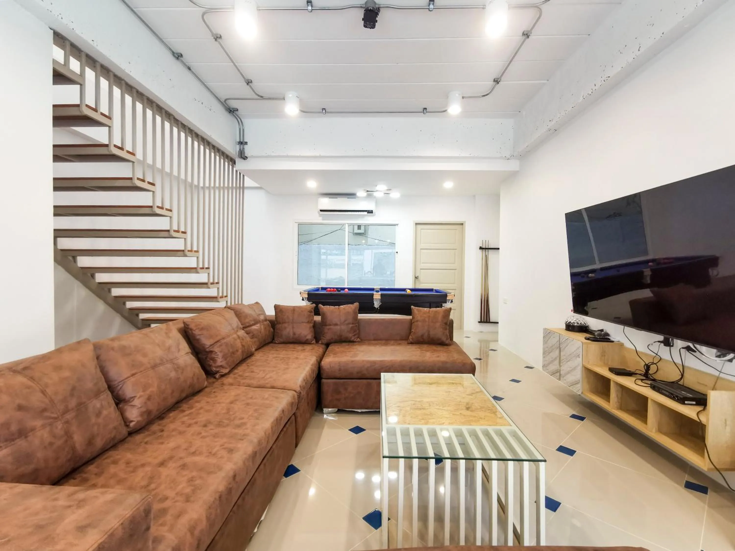 TV and multimedia in Thepprasit Cosy