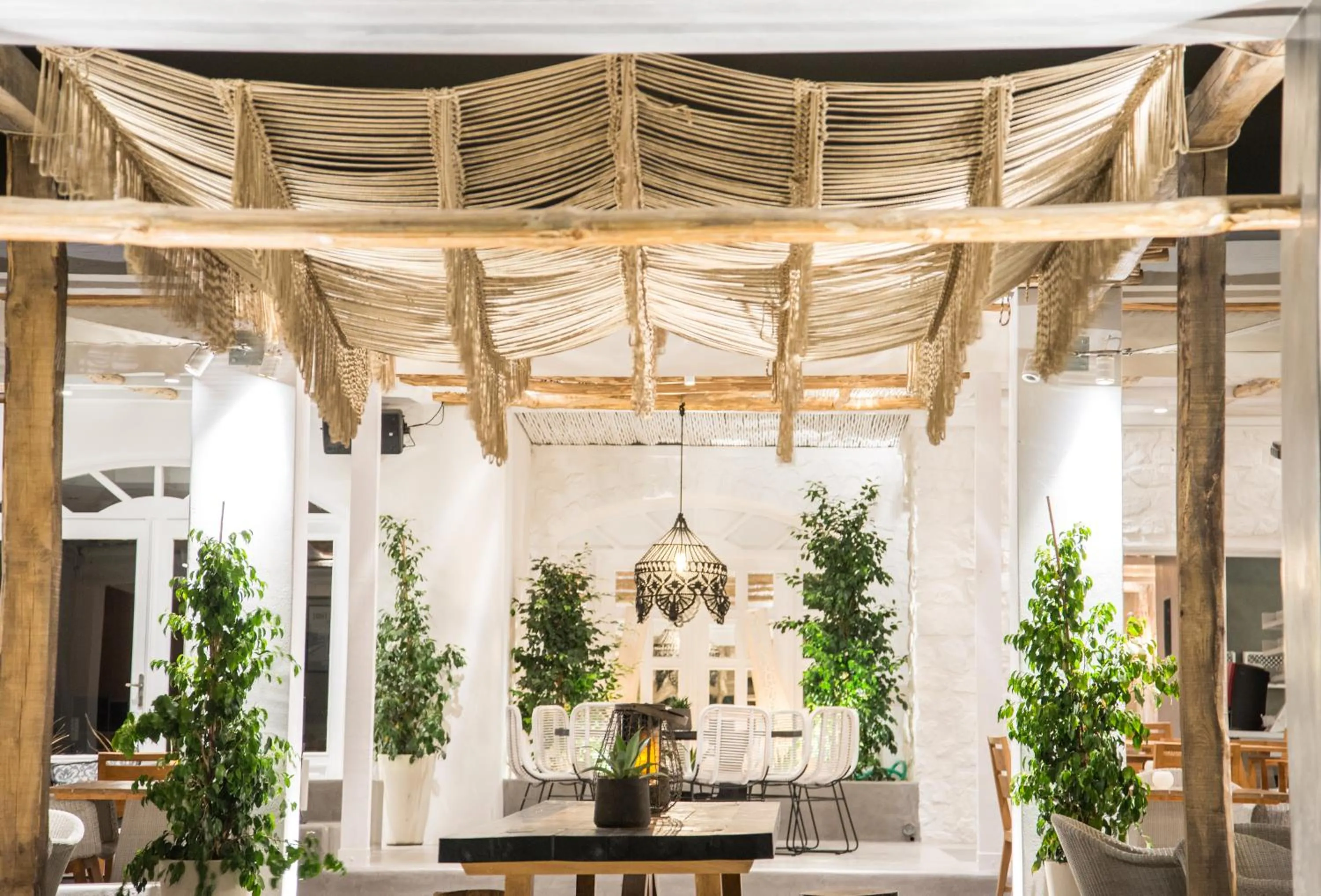 Restaurant/places to eat in Makris Beach Hotel