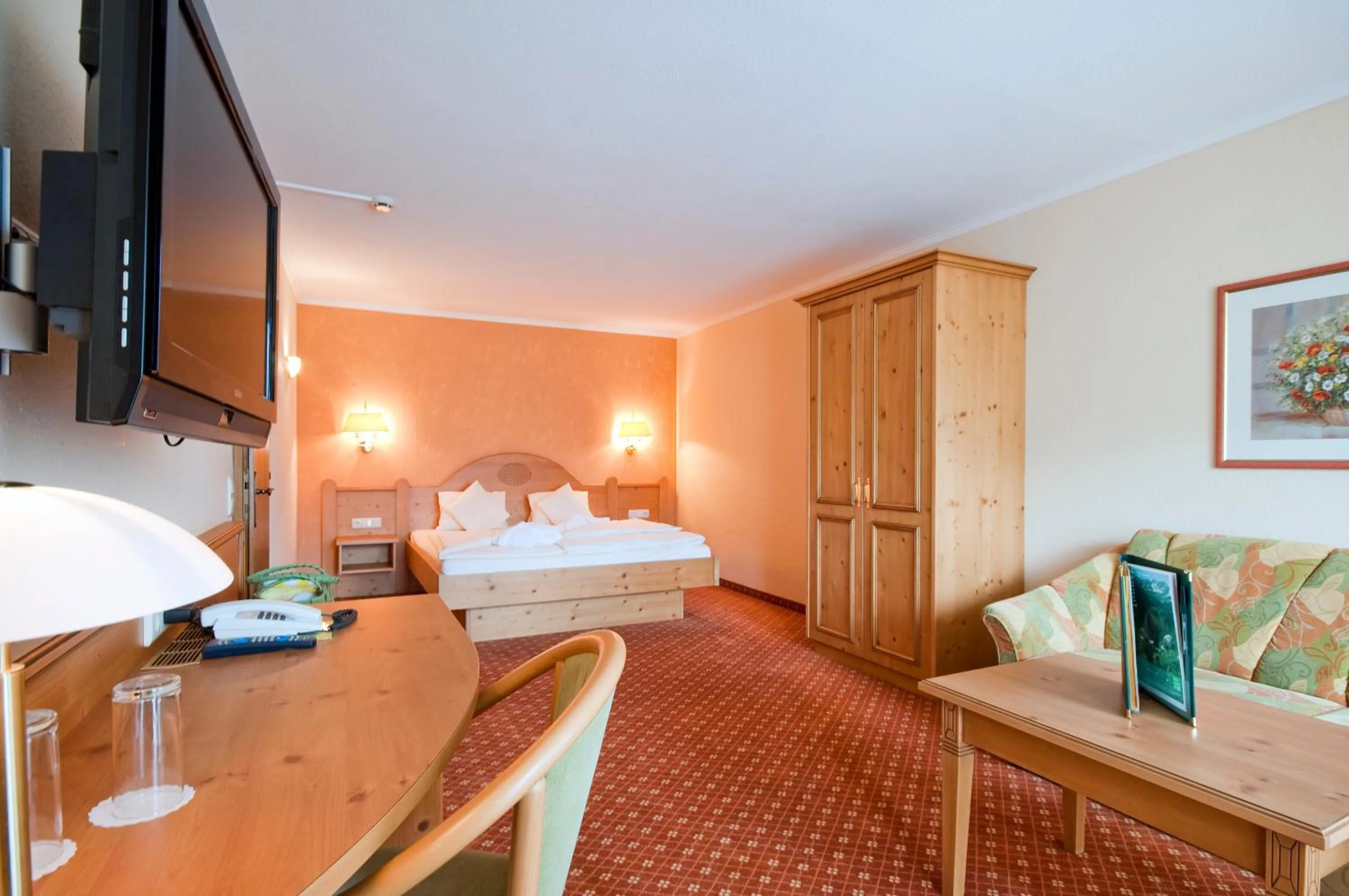 TV and multimedia, Bed in Suitehotel Kleinwalsertal