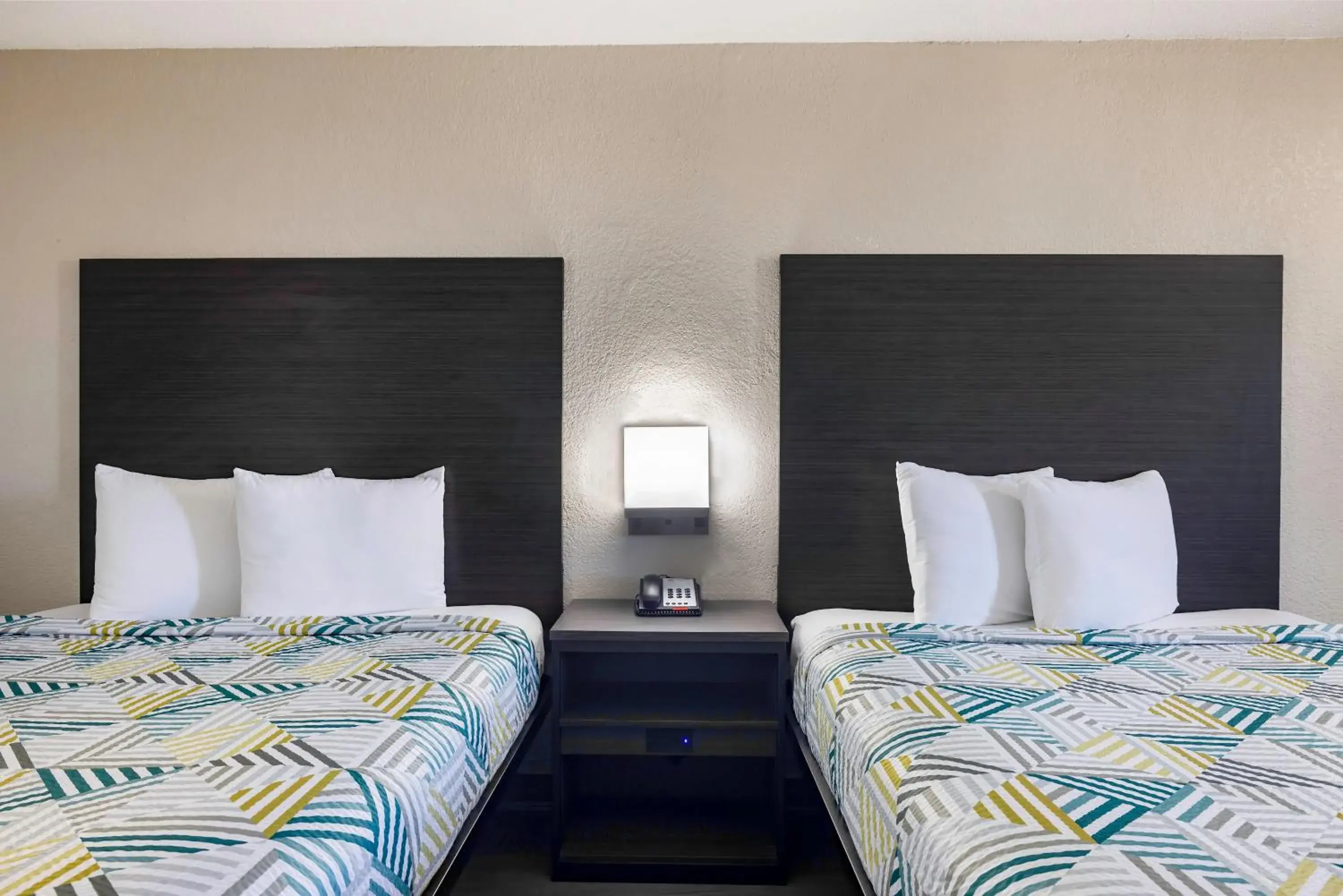 Queen Room with Two Queen Beds - Non-Smoking in Motel 6 Lake Charles, LA Queen Room with Two Queen Beds - Non-Smoking in Motel 6 Lake Charles, LA