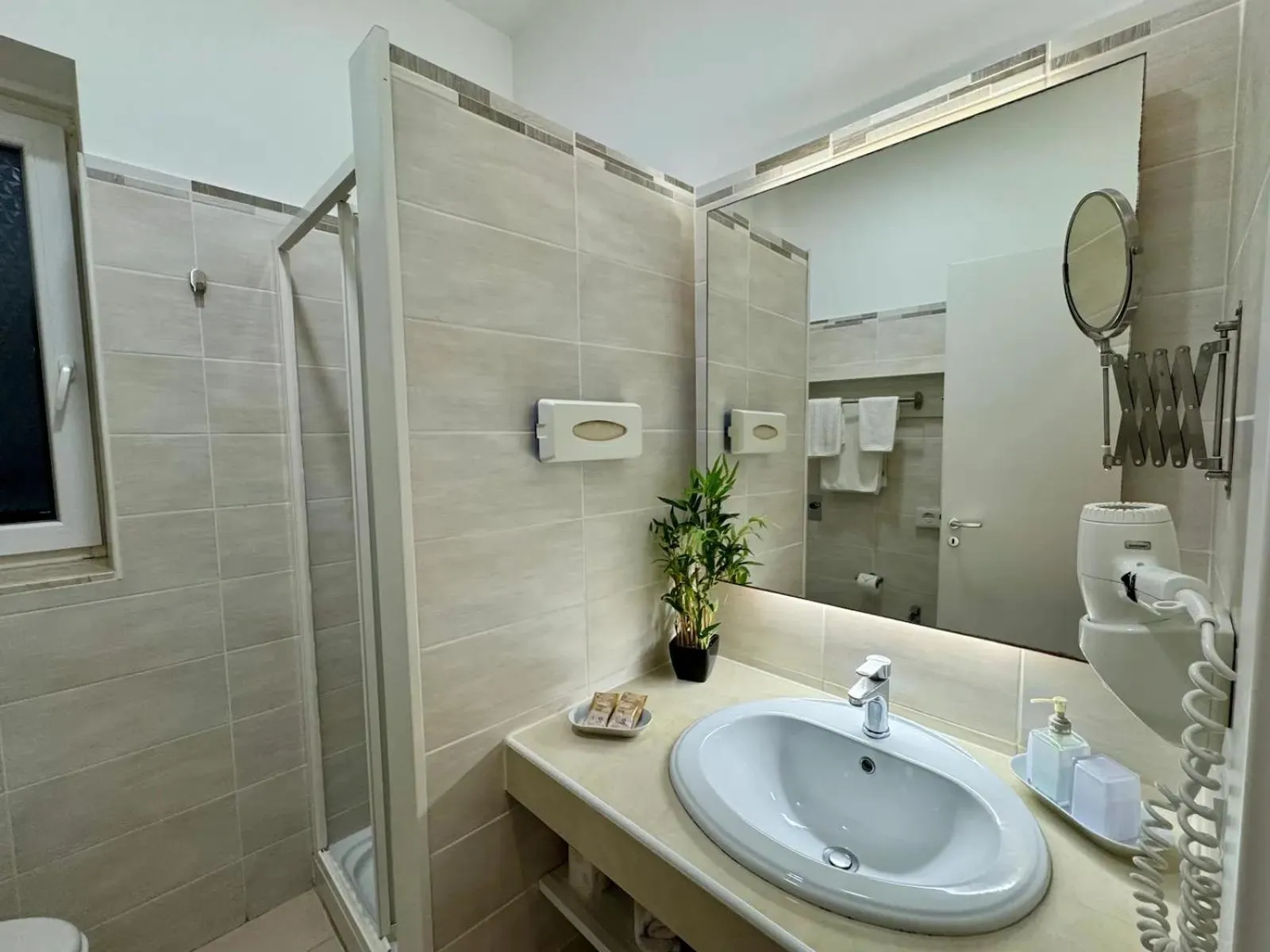 Shower in Hotel Jonio