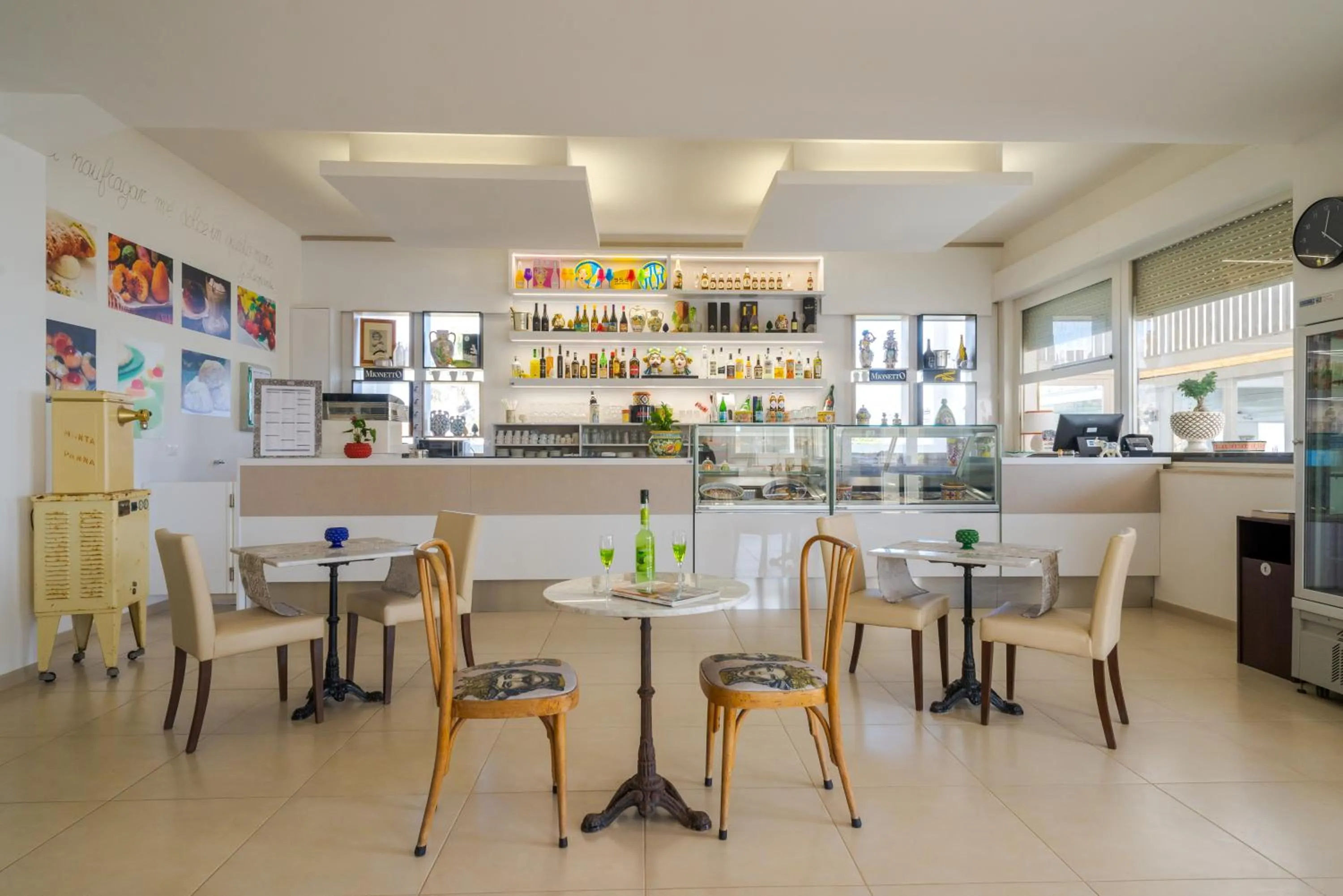 Lounge or bar in Hotel Jonio