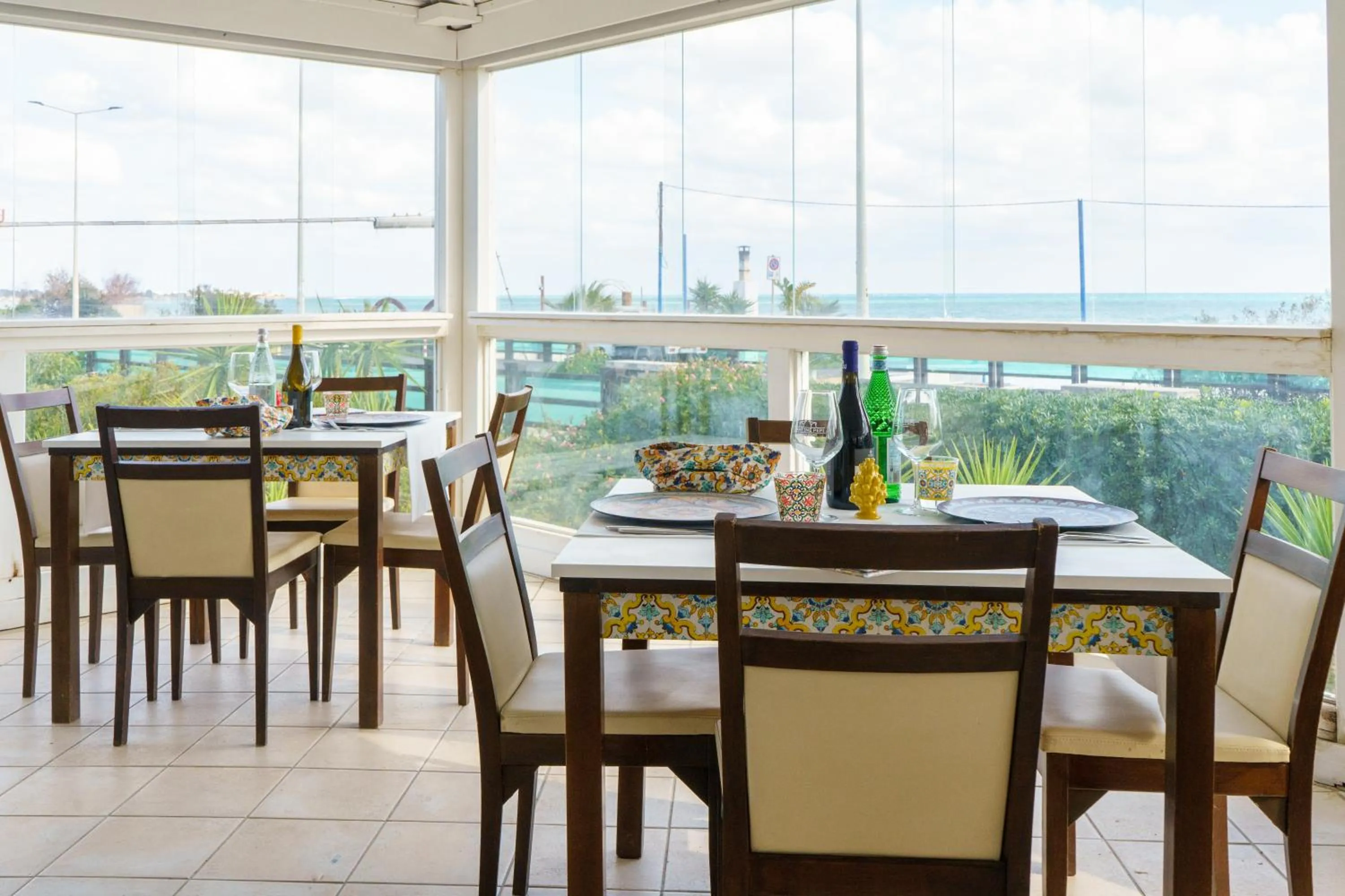 Restaurant/places to eat in Hotel Jonio