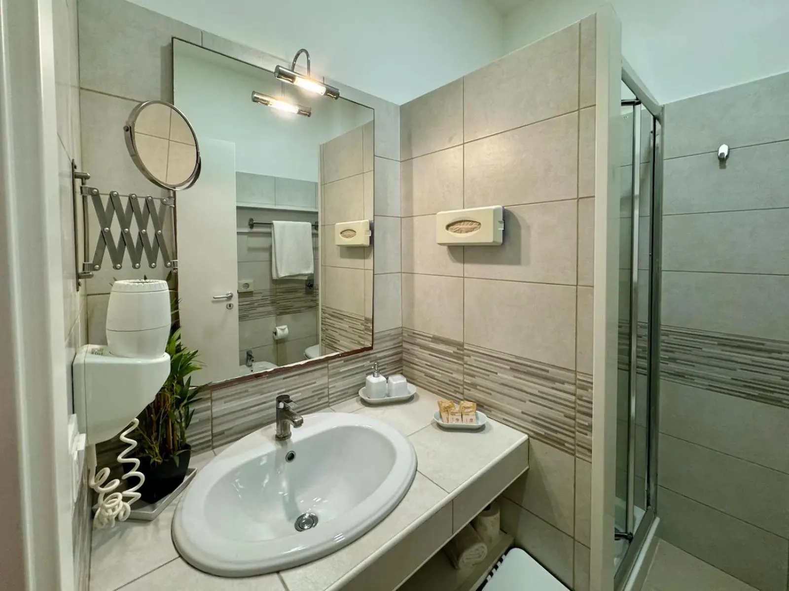 Shower in Hotel Jonio