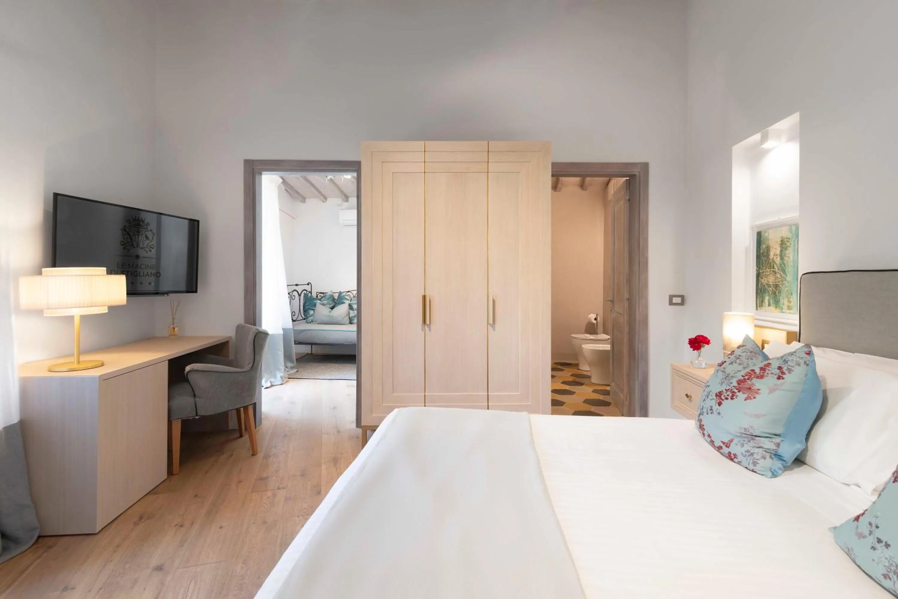 Photo of the whole room, Bed in Relais Le Macine Di Stigliano