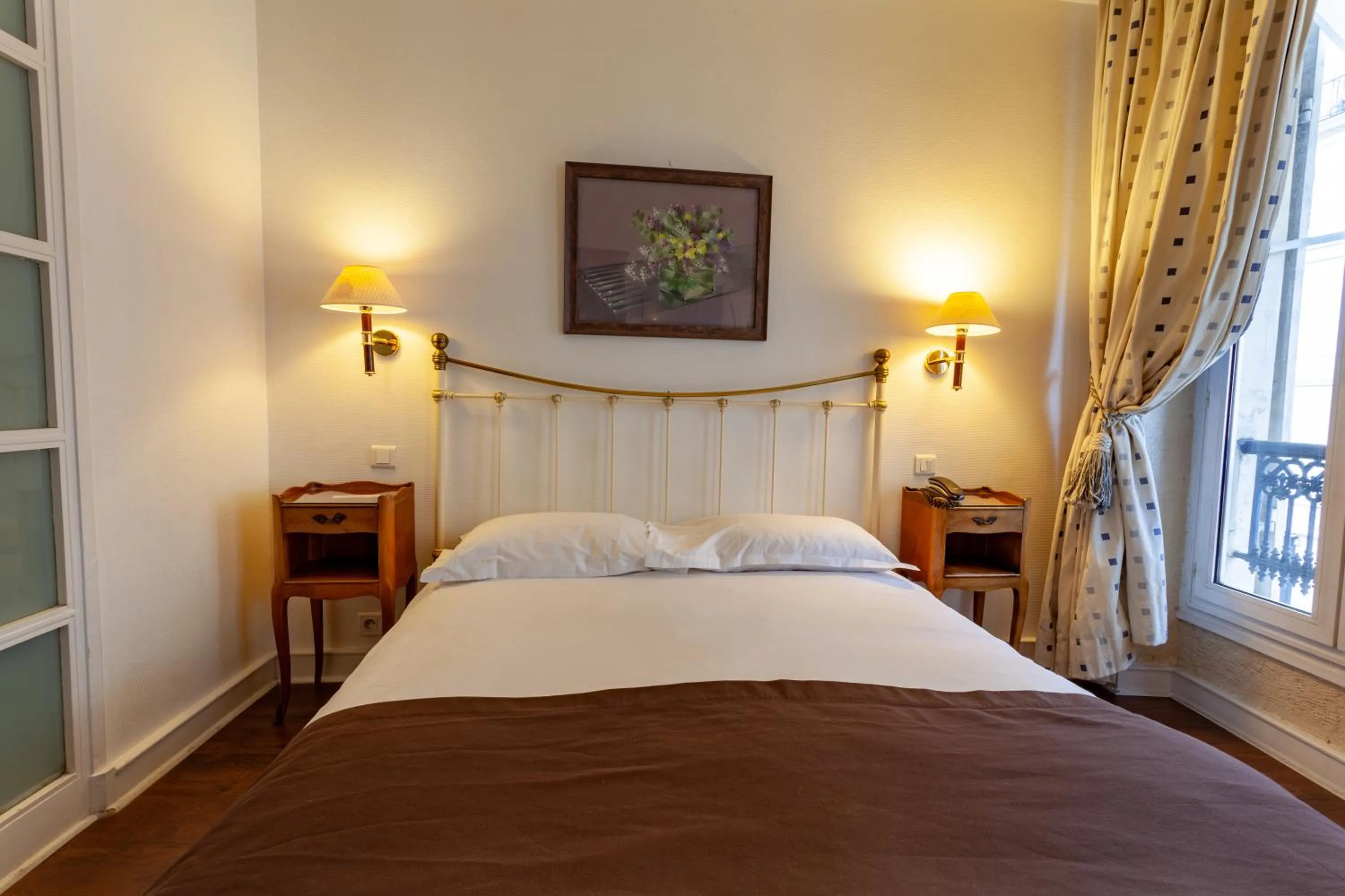 Bed in Hôtel Atlantis