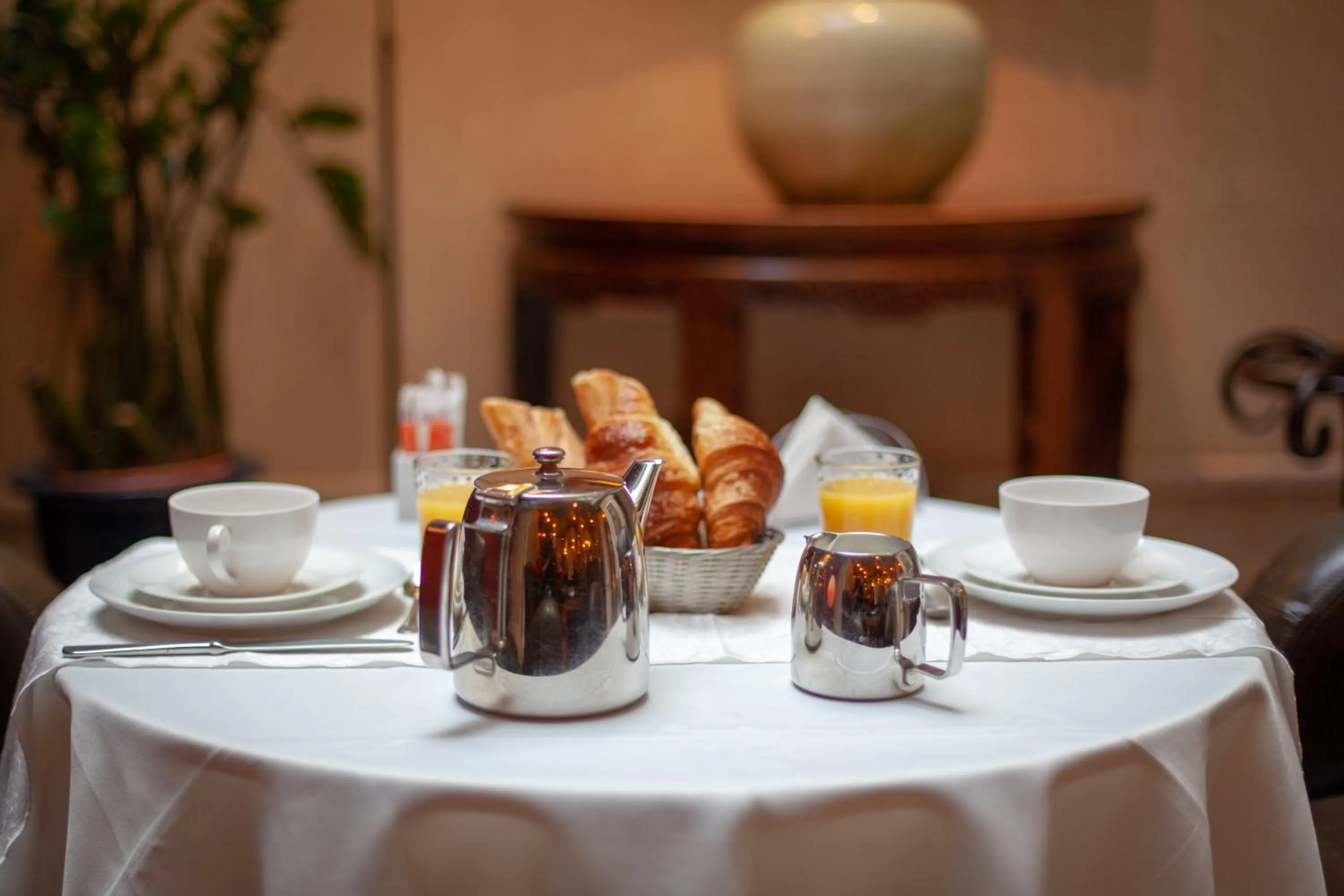Continental breakfast in Hôtel Atlantis