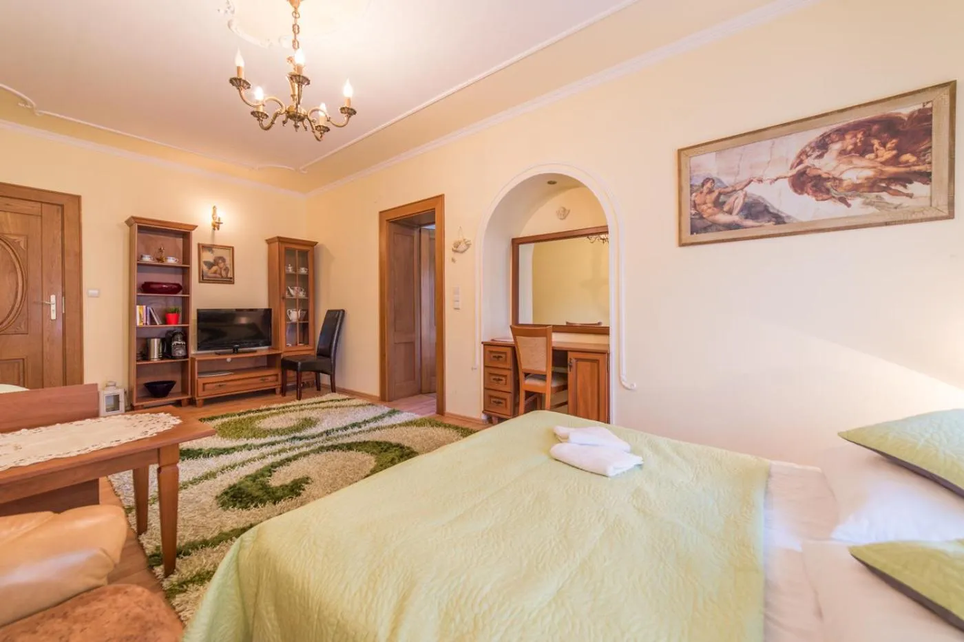 Photo of the whole room, Bed in Mister