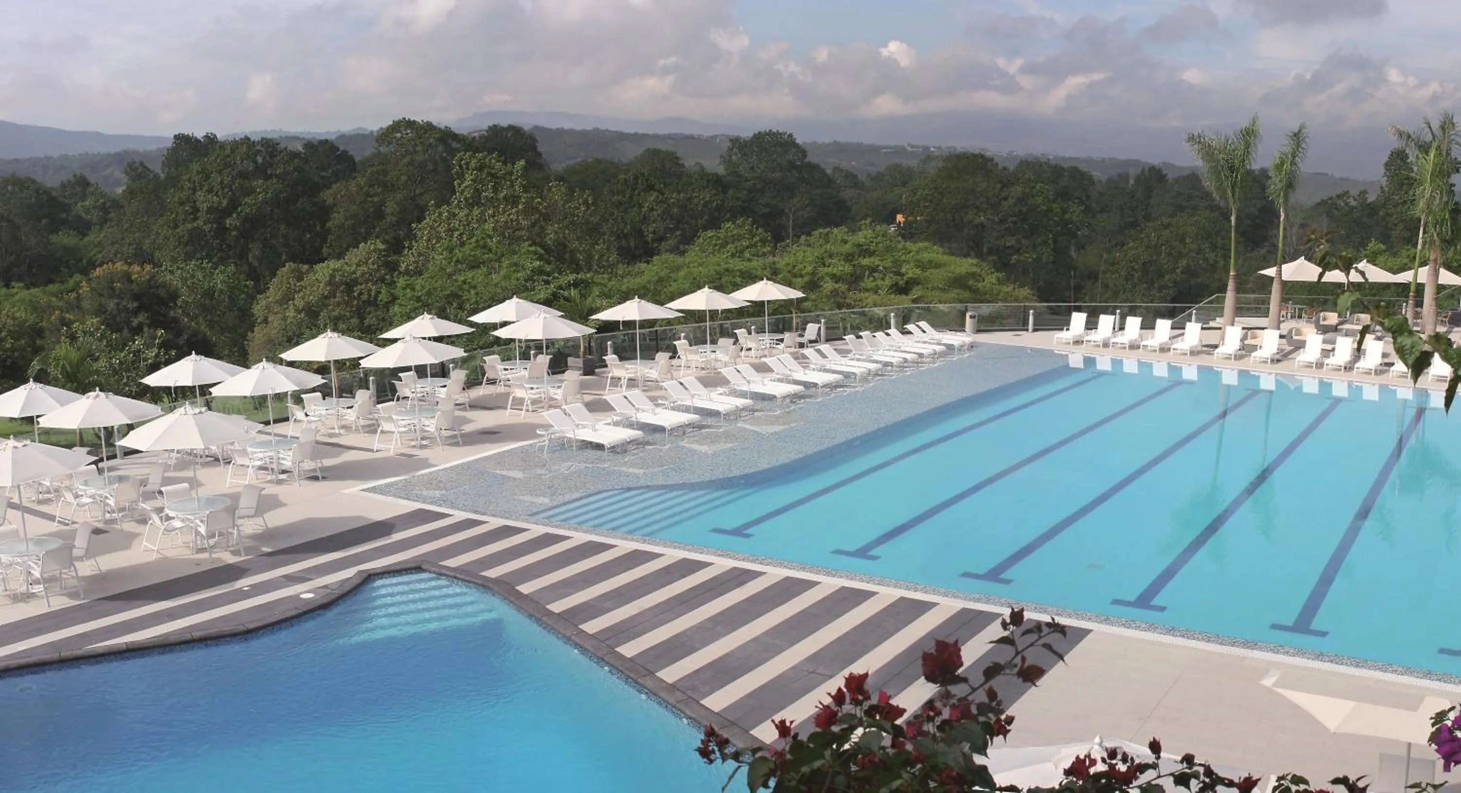 Pool view in Club Campestre De Bucaramanga