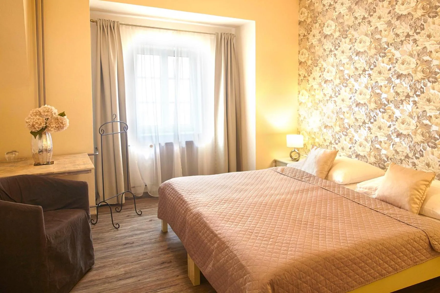 Family Room with Shared Bathroom - single occupancy in Penzion Kostnický dům