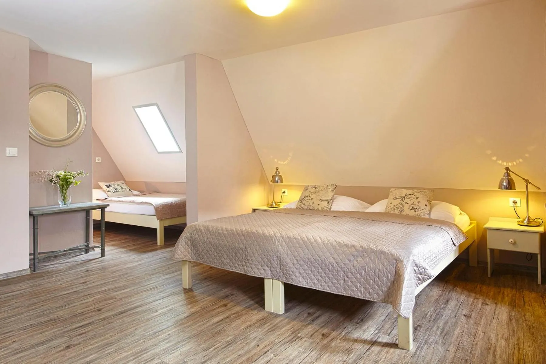 Deluxe Quadruple Room - single occupancy in Penzion Kostnický dům