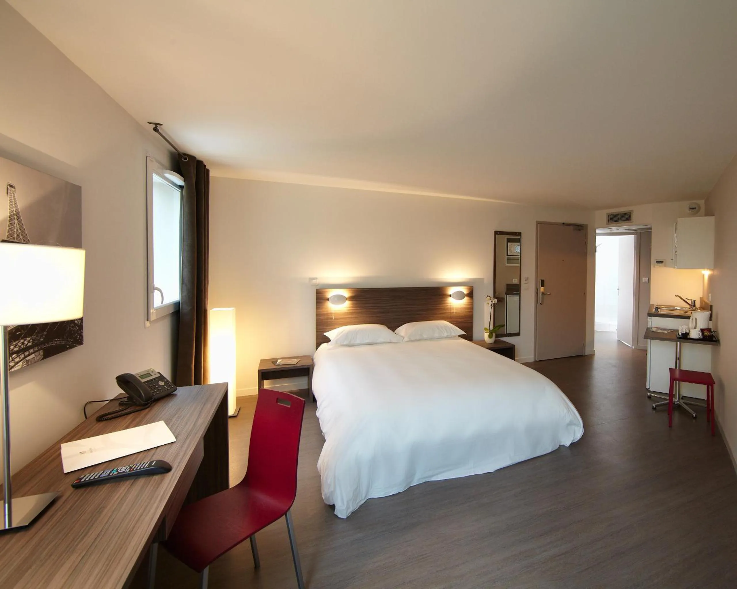 Shower, Bed in Appart’hôtel Hevea