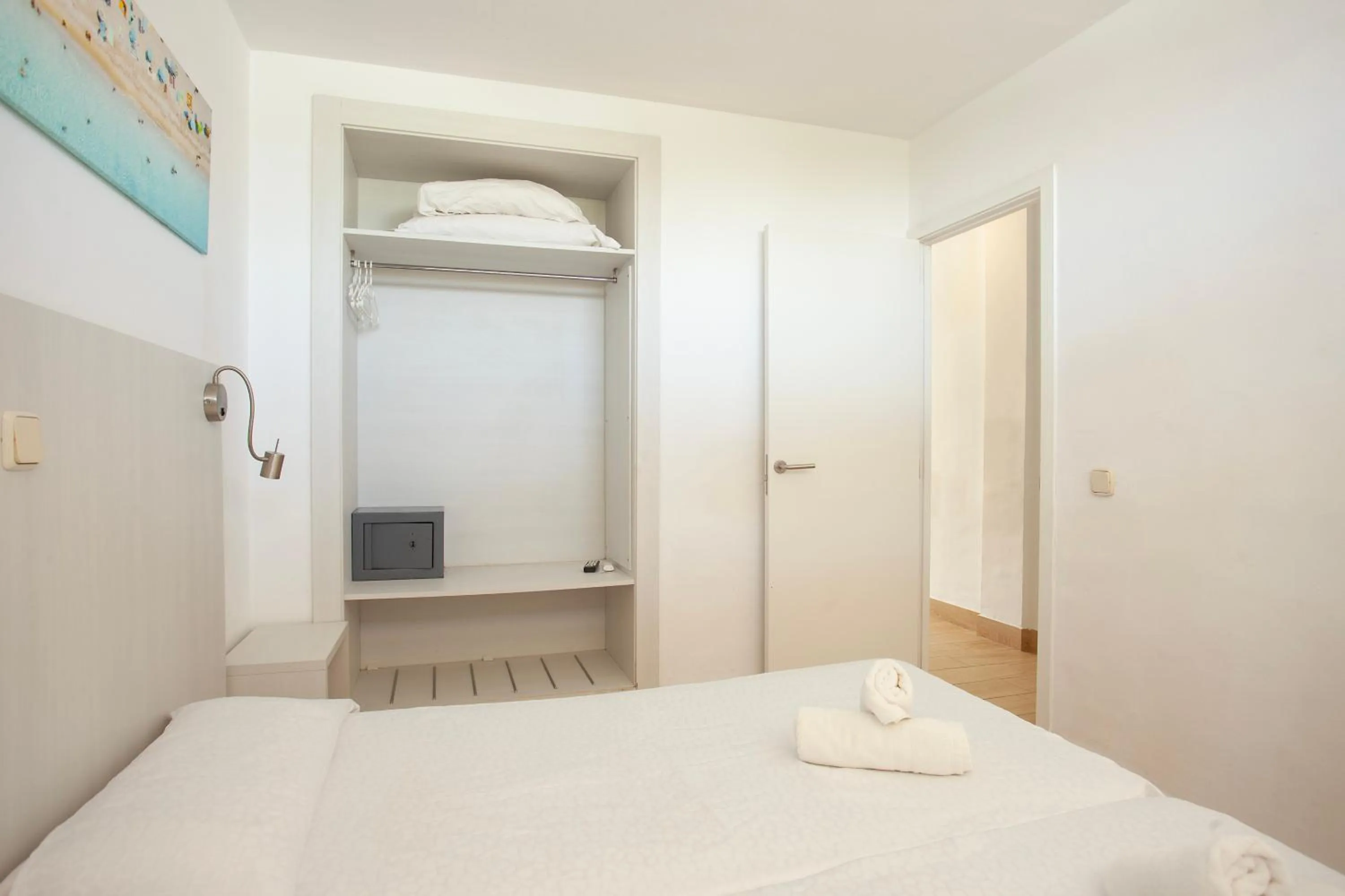 Bedroom, Bed in BJ Apartamentos Club Sa Coma