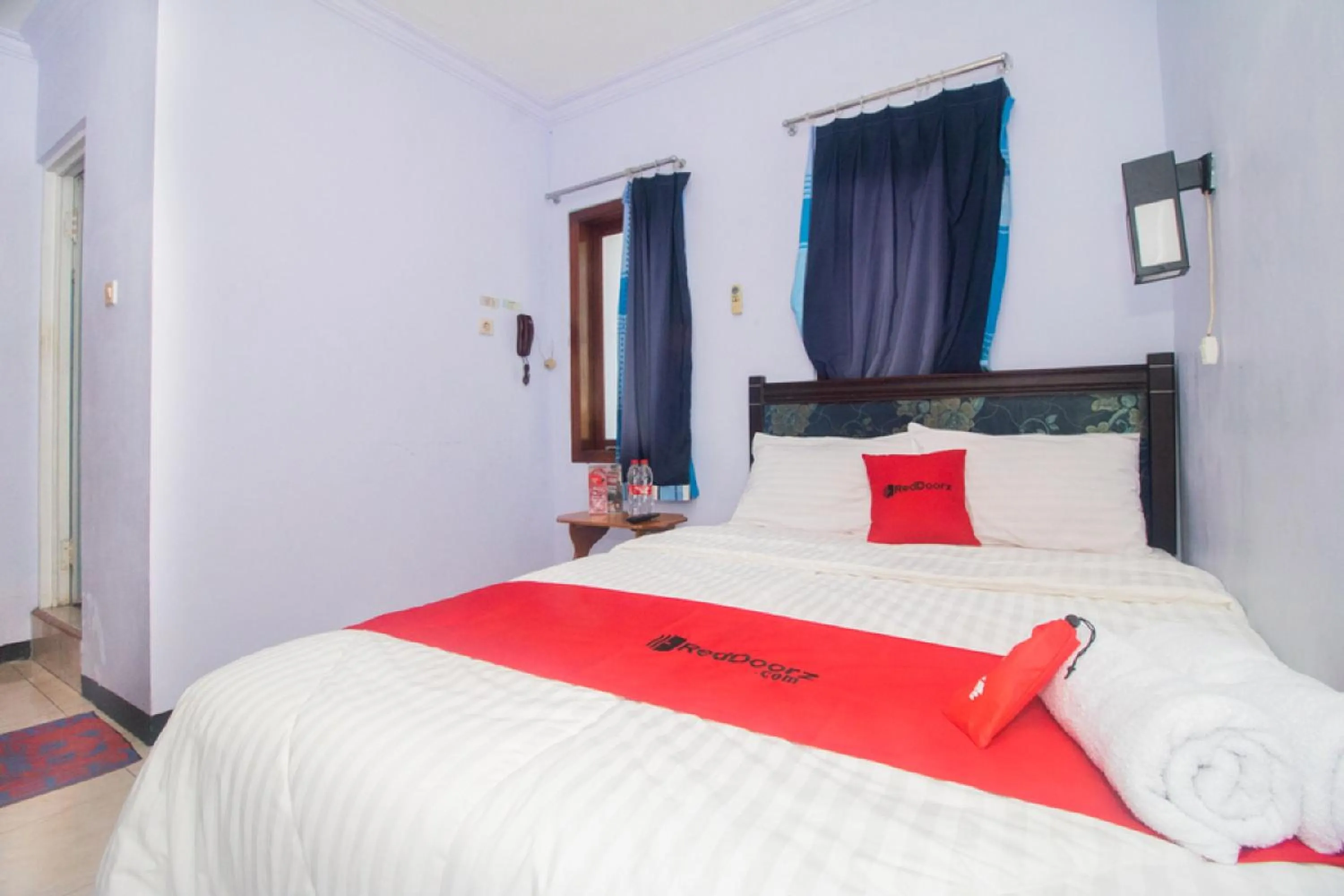 Bed in RedDoorz near Pantai Boom