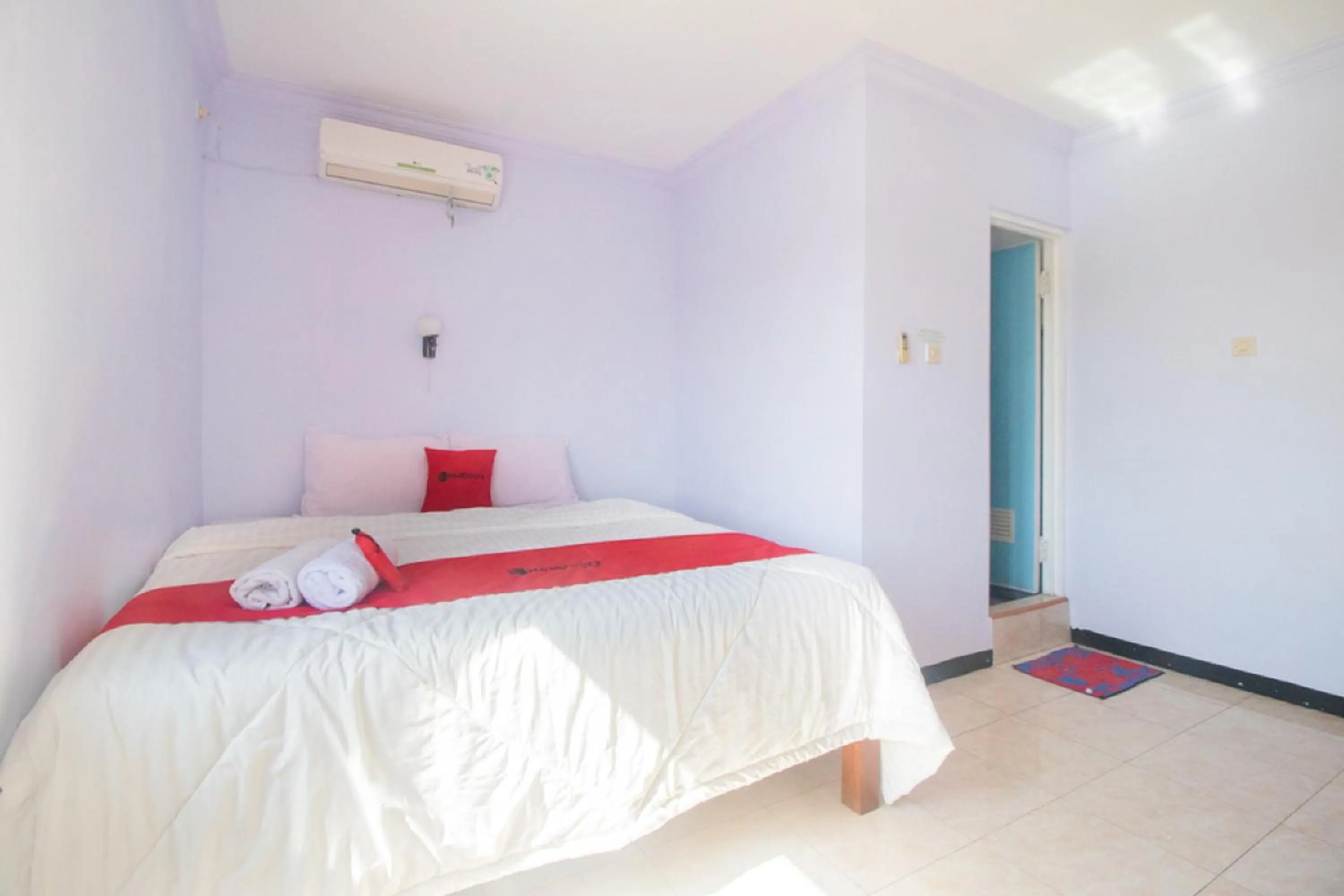 Bed in RedDoorz near Pantai Boom