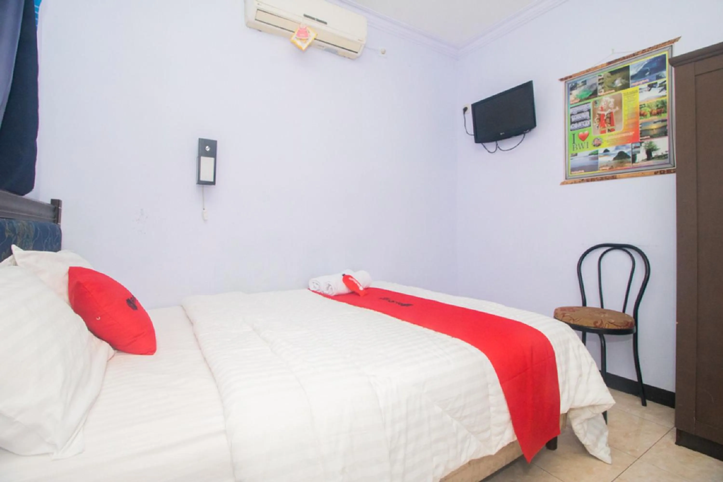 Bed in RedDoorz near Pantai Boom