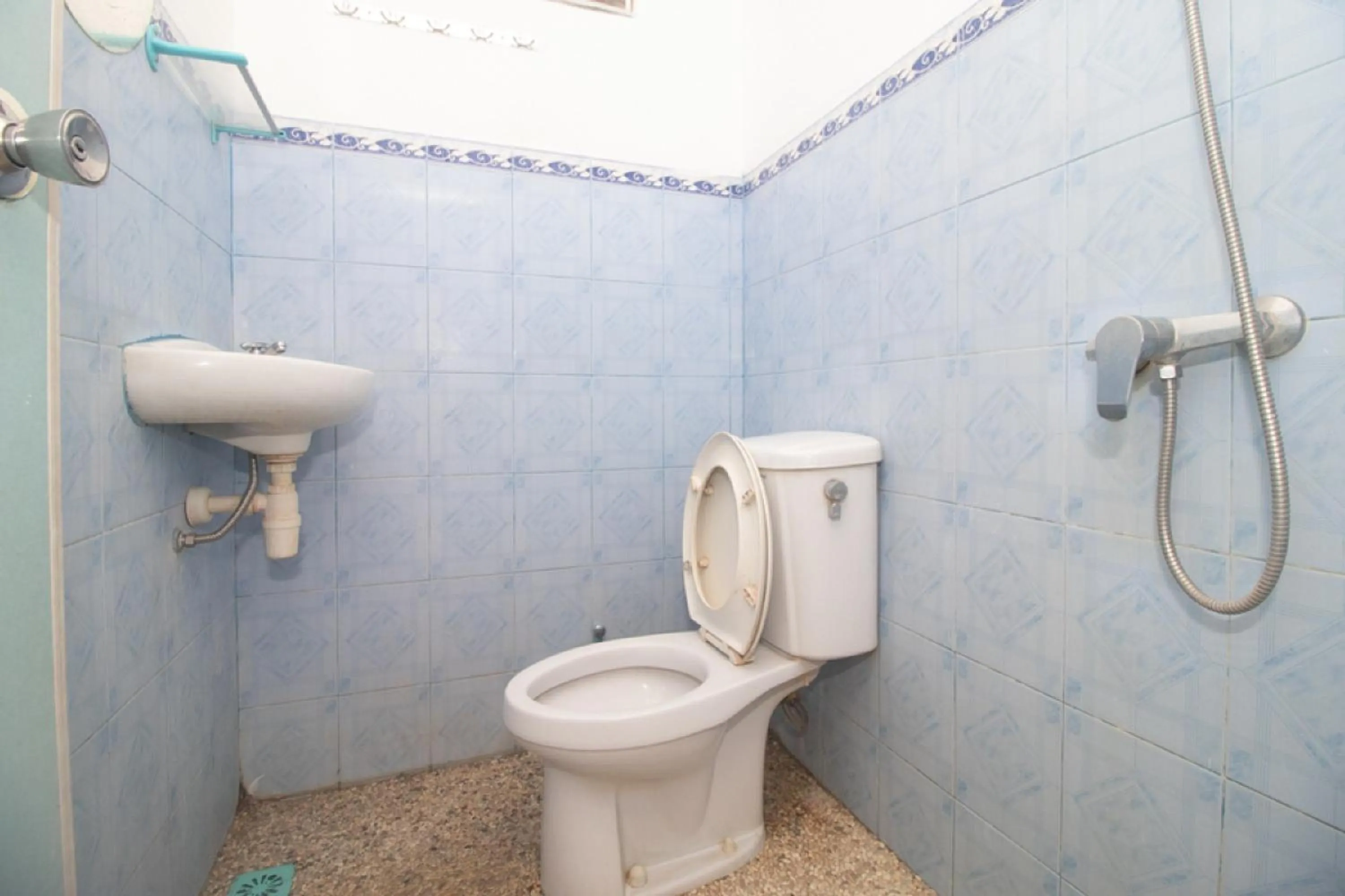 RedDoorz near Pantai Boom