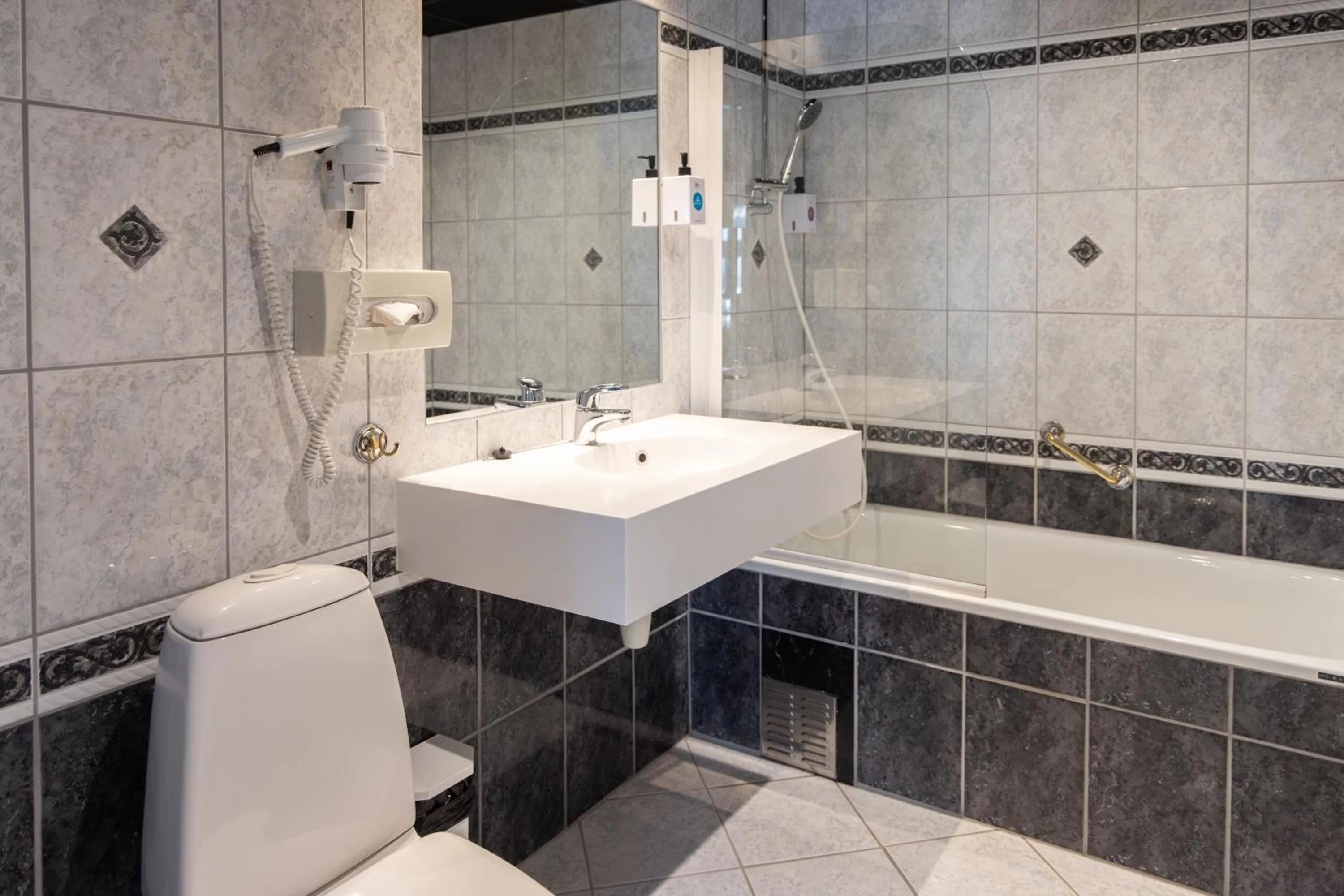 Shower in Quality Hotel Florø