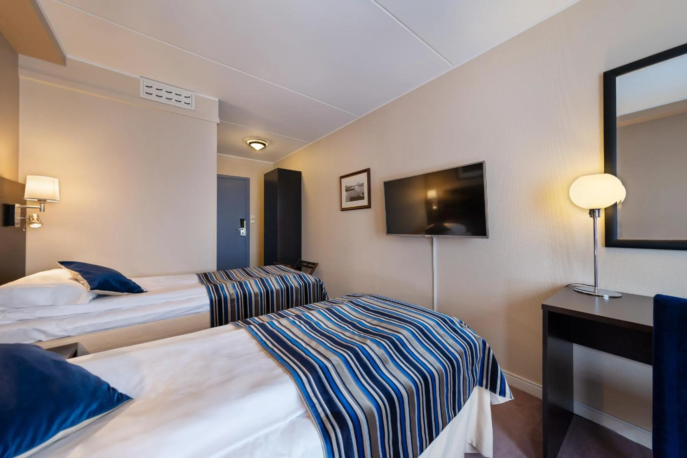 Photo of the whole room, Bed in Quality Hotel Florø