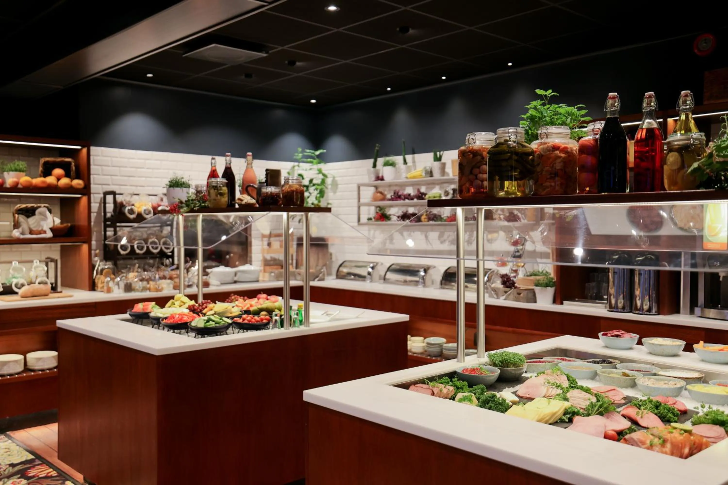 Buffet breakfast in Quality Hotel Florø