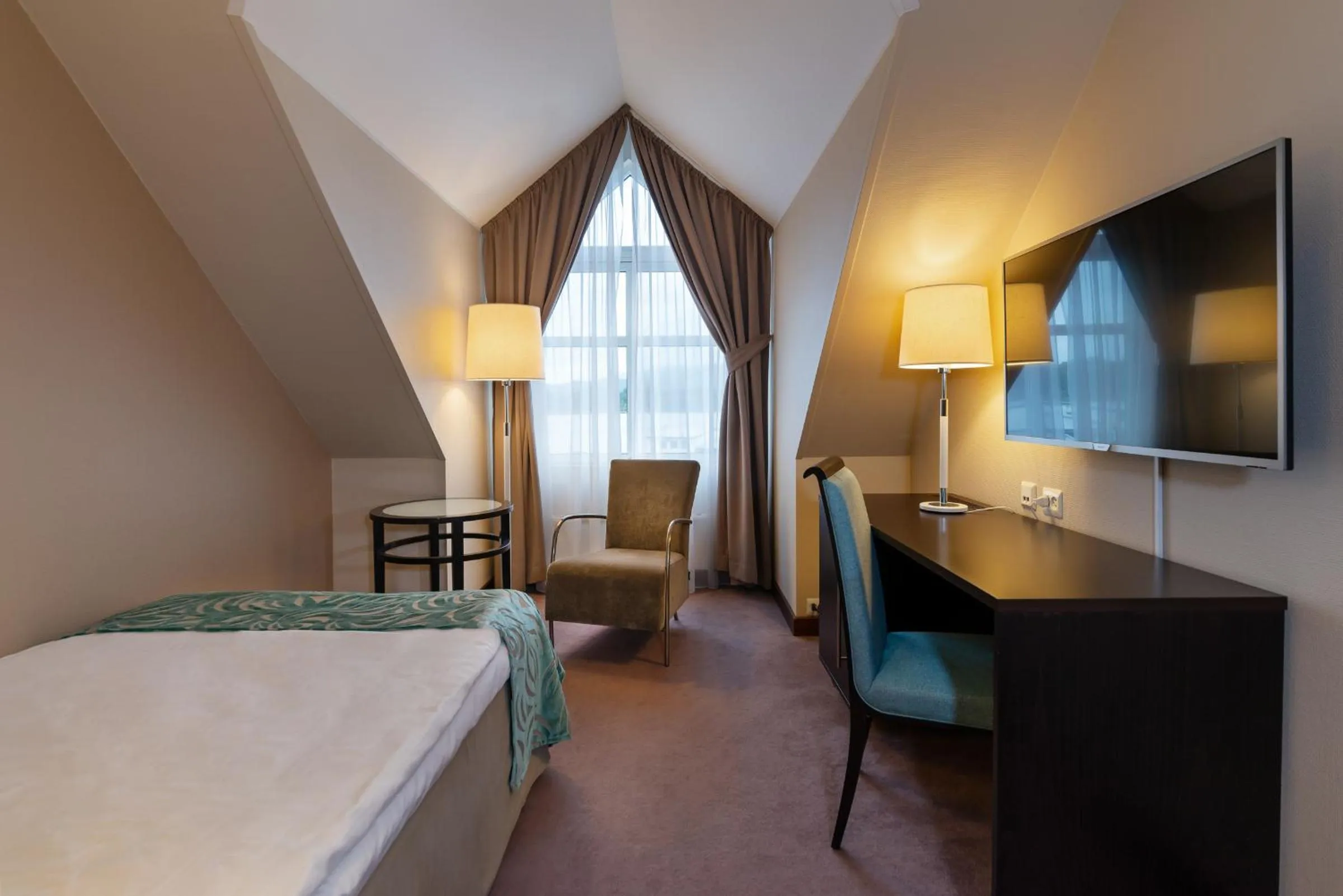 Photo of the whole room, Bed in Quality Hotel Florø