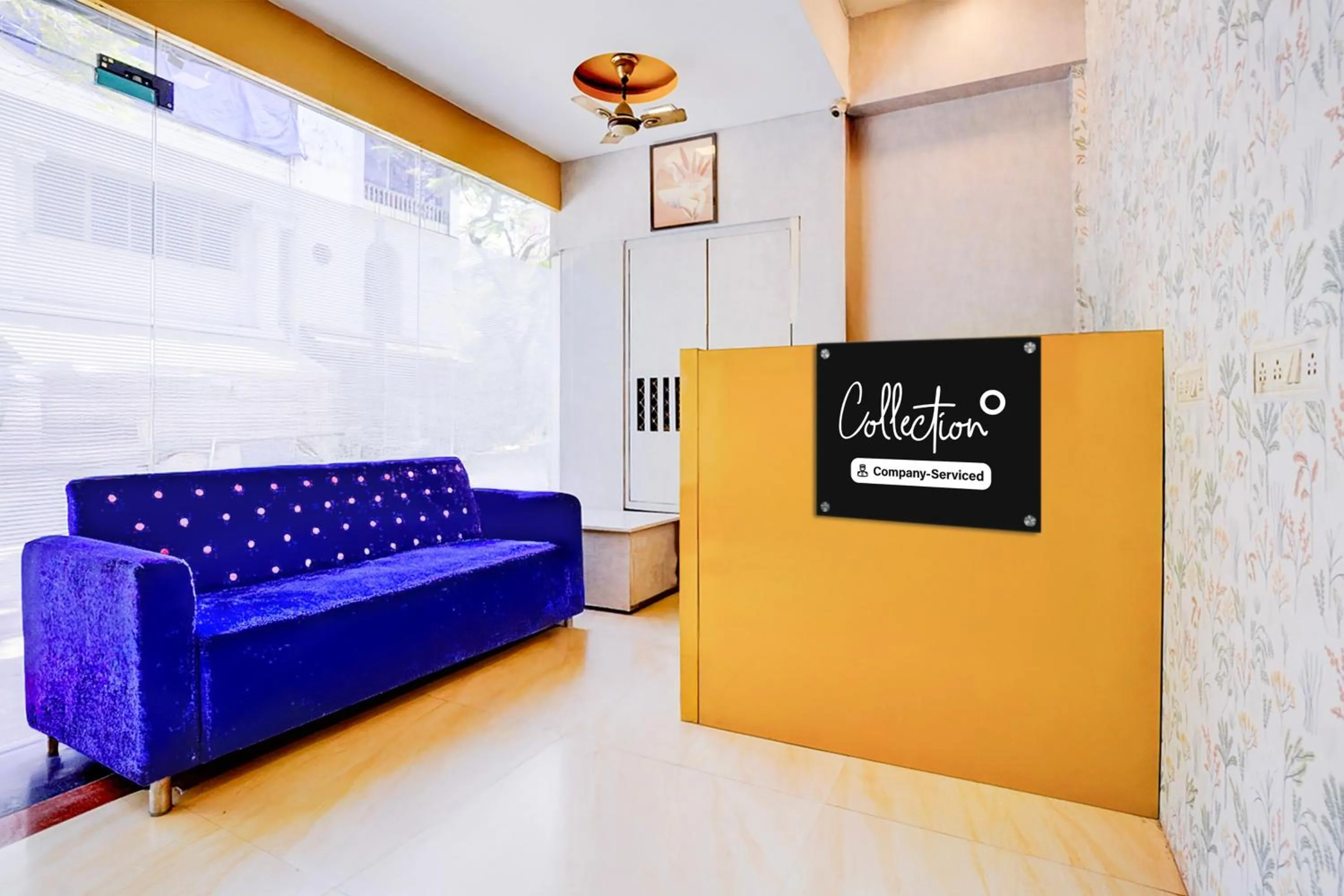 Lobby or reception in Collection O Andheri West Near KokilaBen Hospital